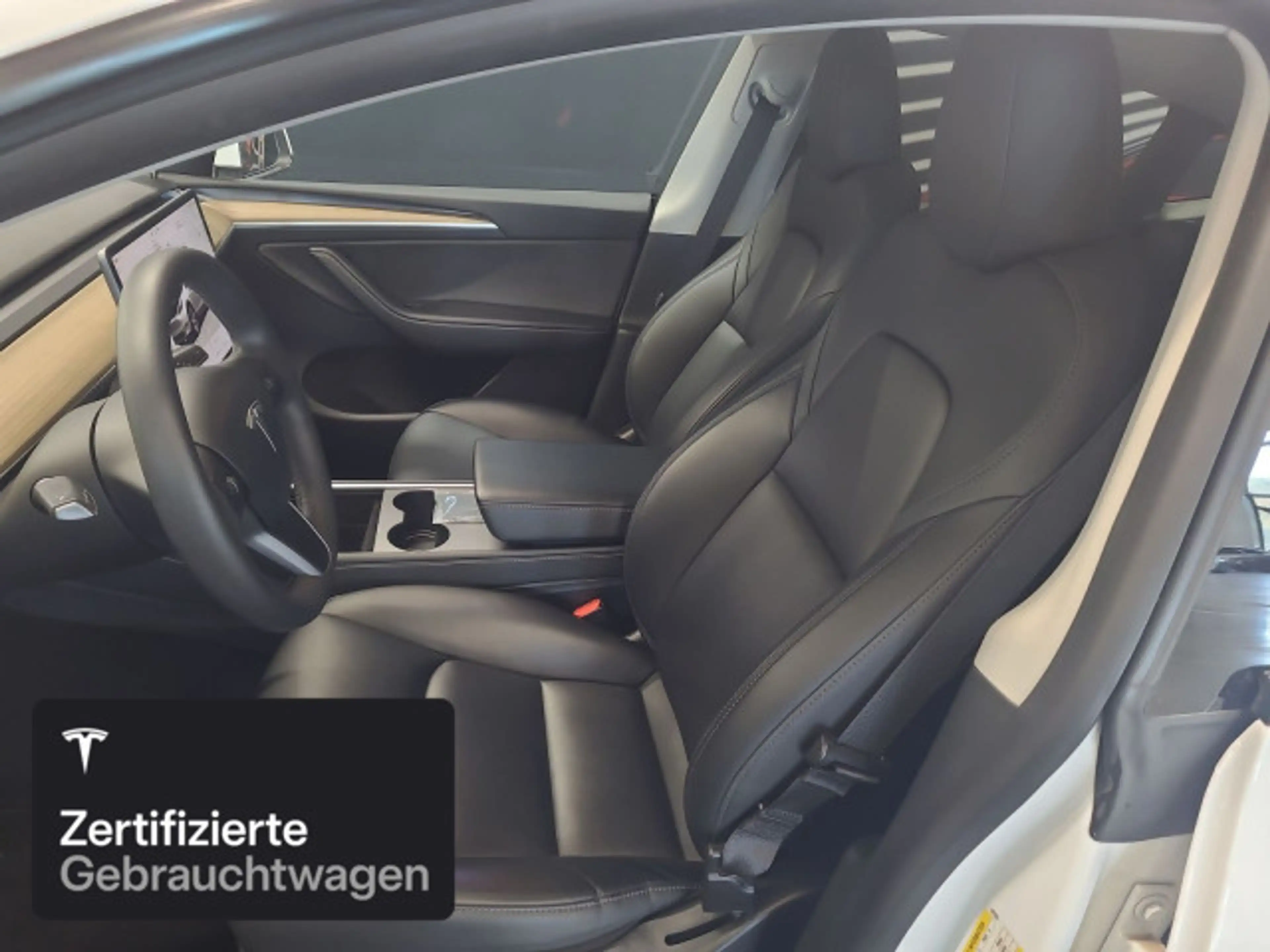Tesla Model Y Long Range AWD — photo 10