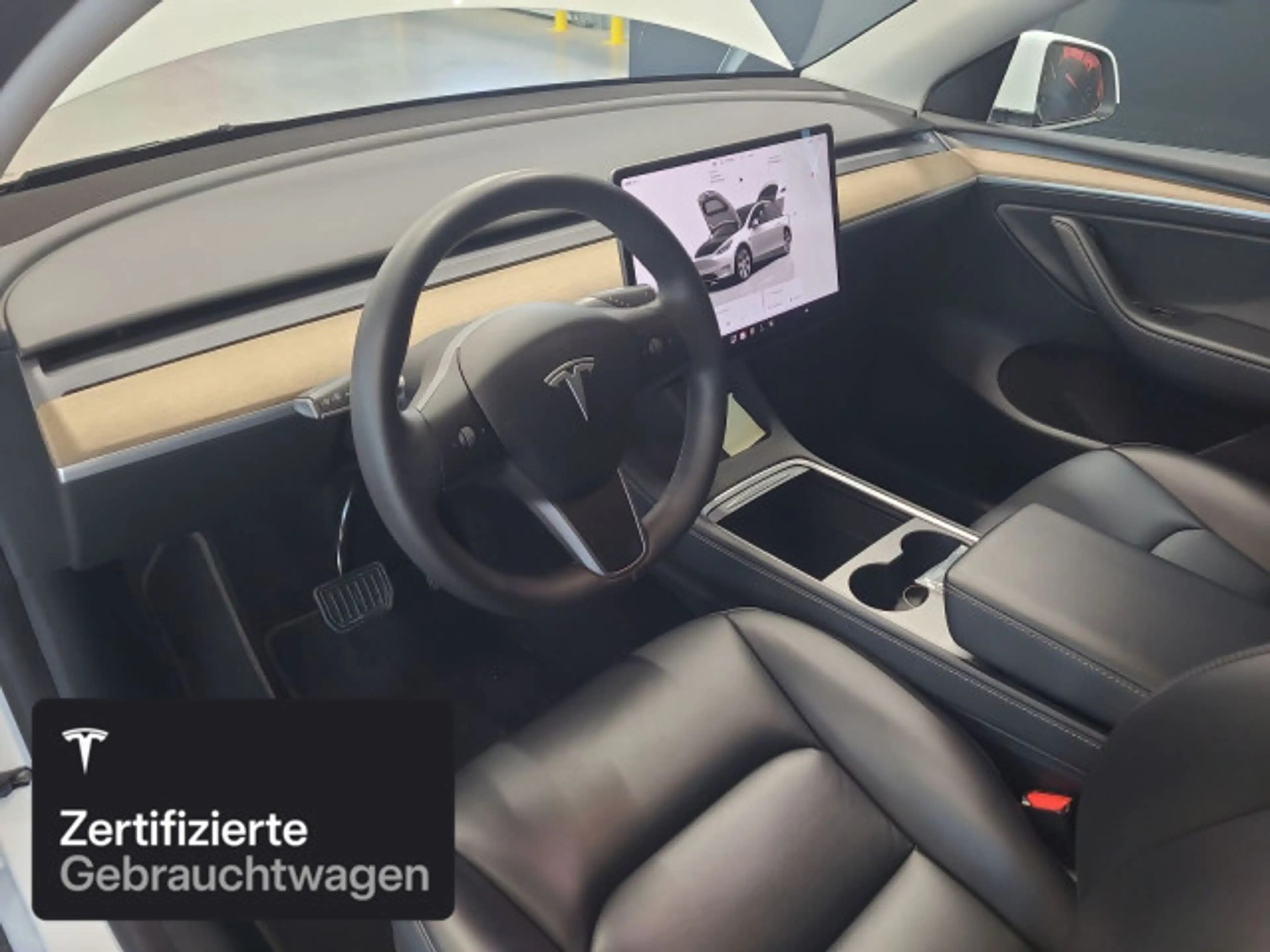 Tesla Model Y Long Range AWD — photo 11