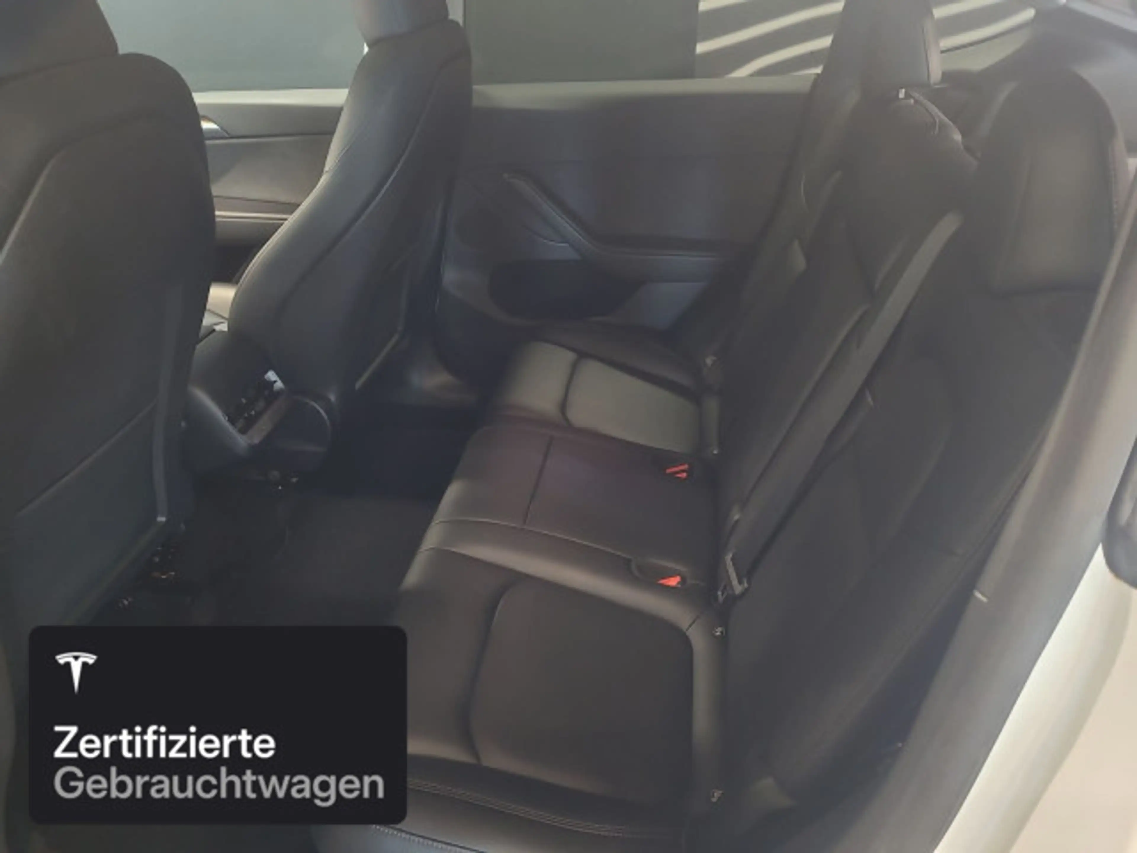 Tesla Model Y Long Range AWD — photo 12