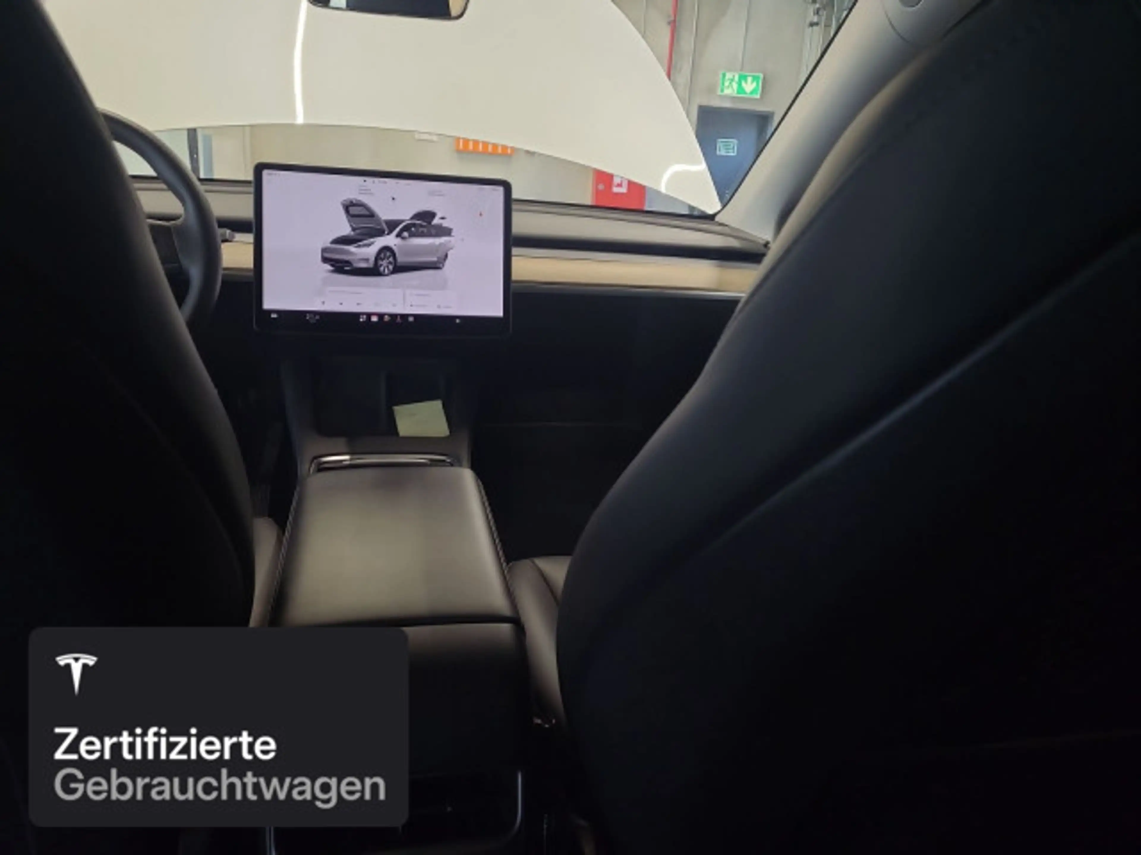 Tesla Model Y Long Range AWD — photo 13