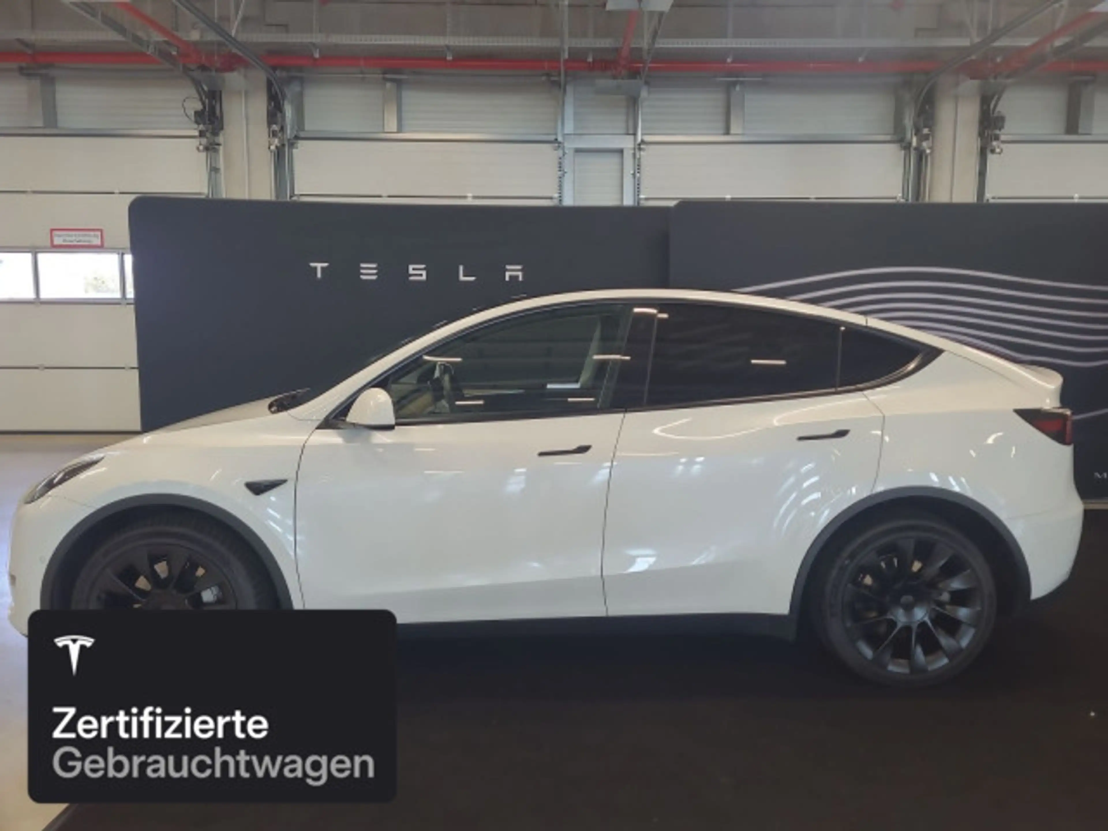 Tesla Model Y Long Range AWD — photo 4