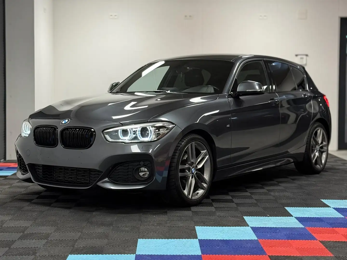 BMW 118 118iA Pack M Gris - 1