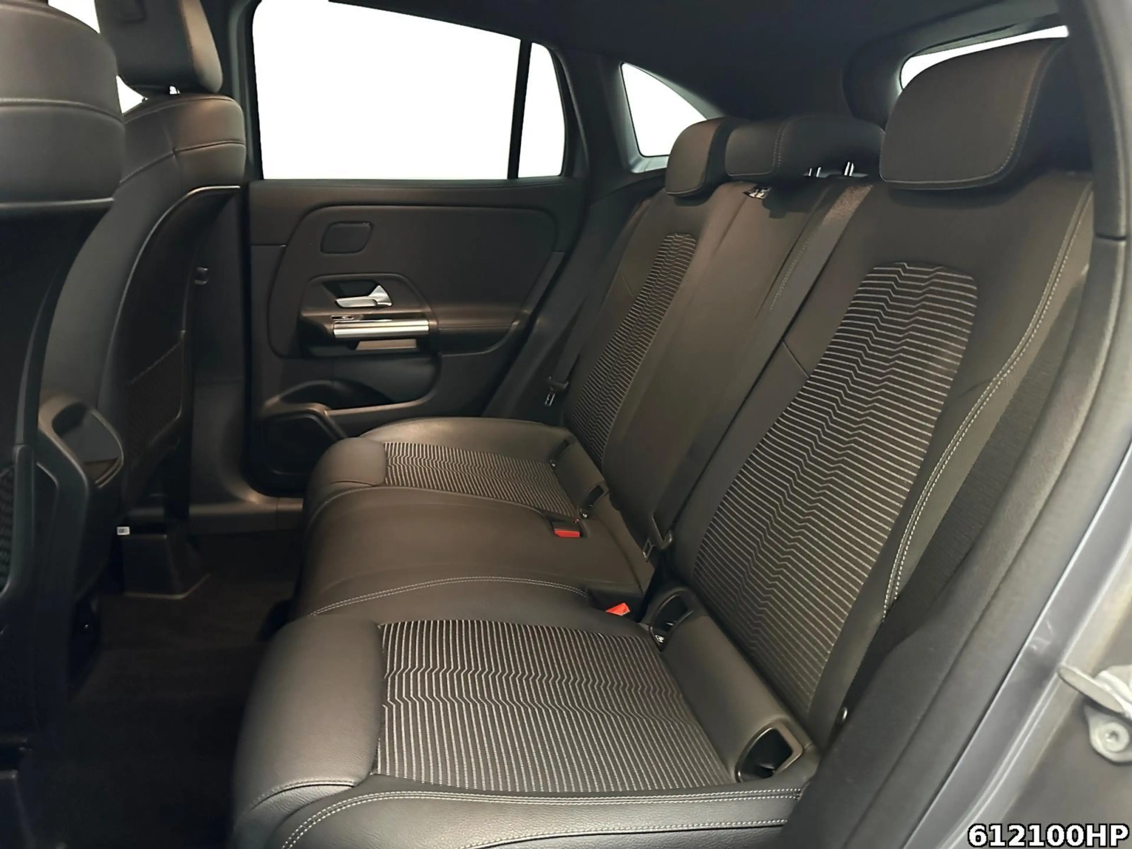 Mercedes-Benz GLA 200 Progressive Night AHK Kamera Soundsyst. — photo 10