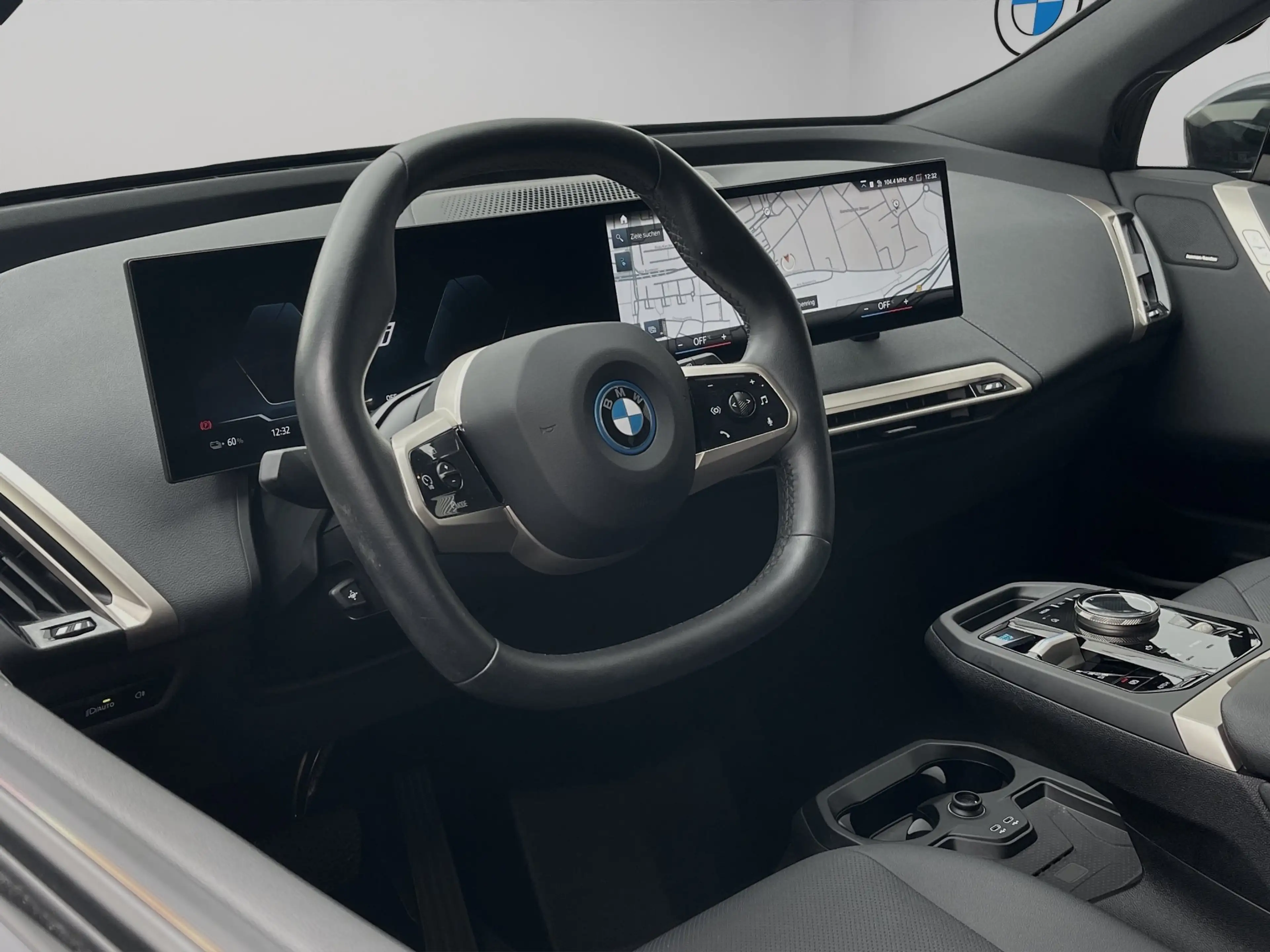 BMW iX xDrive40 PanoDach 360°Kamera HarmanKardon — photo 7