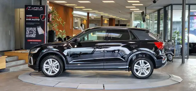 Audi Q2 view 4
