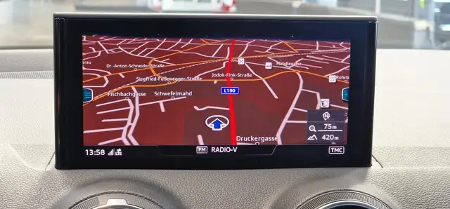 Audi Q2 view 15