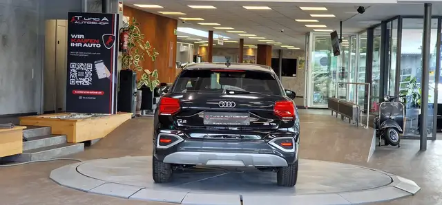 Audi Q2 view 8
