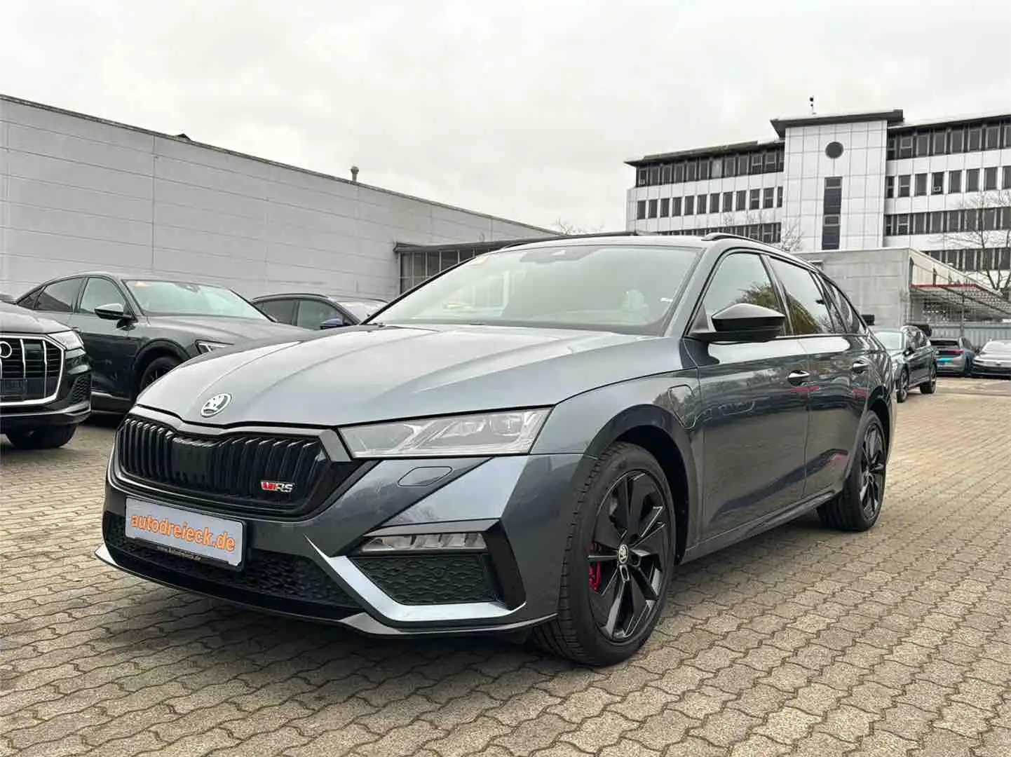 Skoda Octavia RS ACC HuD PANO STHZ 18Z KAMERA VC Gris - 1