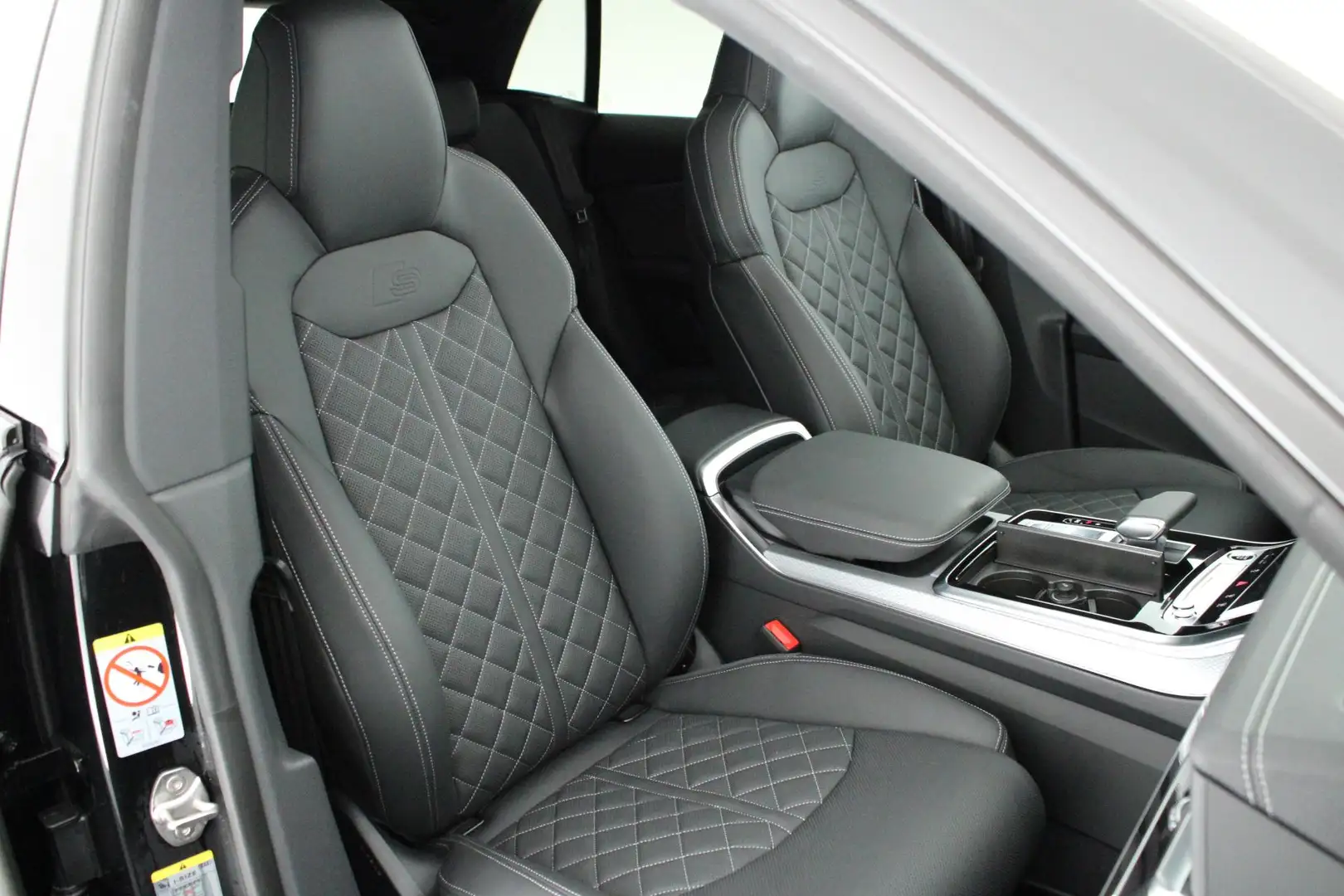 Audi Q8 60 TFSI e 490pk quattro Pro Line S Competition Tre Zwart - 2