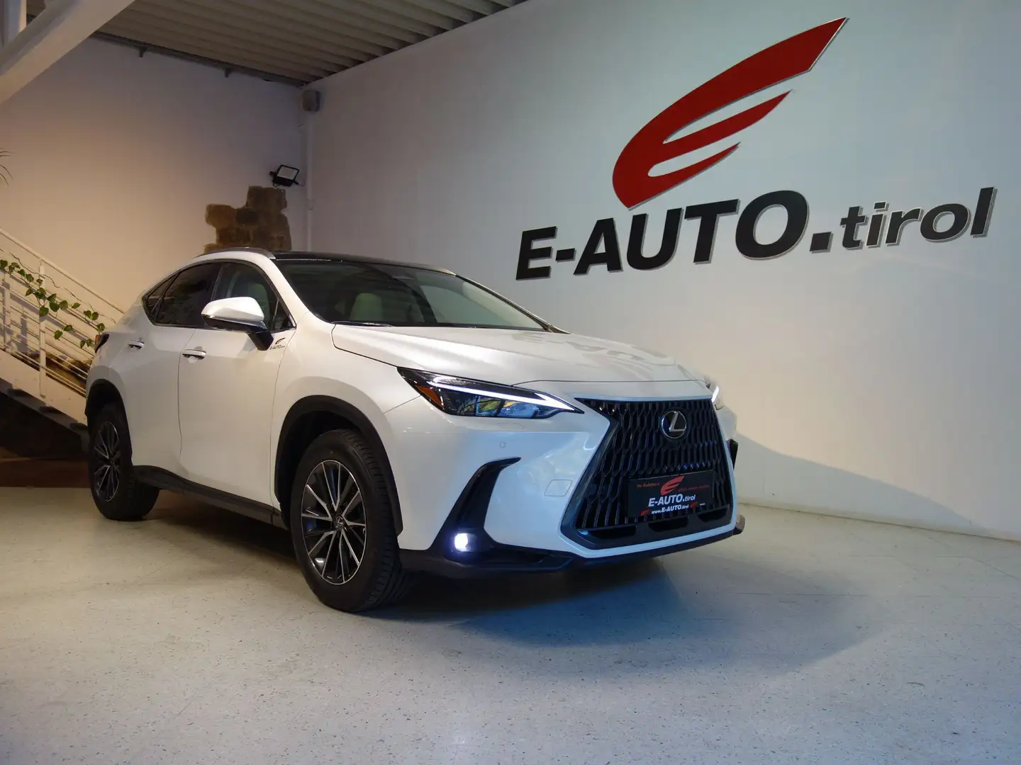 Lexus NX 350h Executive Aut. *HYBRID *NEUWERTIG *AHK *VOLLAUSST Weiß - 1