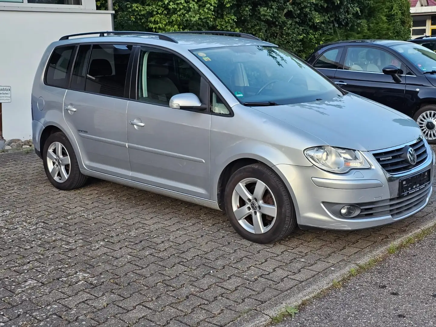 Volkswagen Touran United BlueMotion *SCHECKHEFT; TÜV BIS 02/2027* Gris - 2