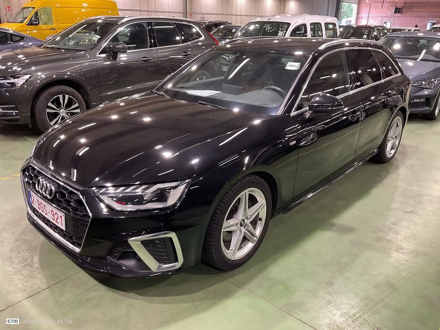 Audi A4 Avant 30 TDi Business Edition S line tronic EU6AP) Noir - 2