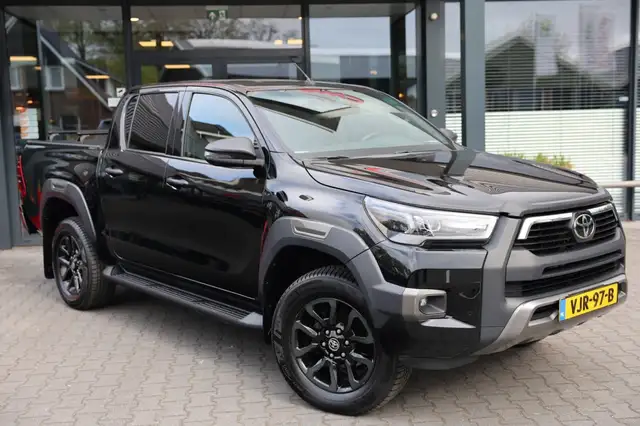 Toyota Hilux 2.8 D-4D DUBBEL CABINE INVINCIBLE A/T 4WD 2 ZITS V