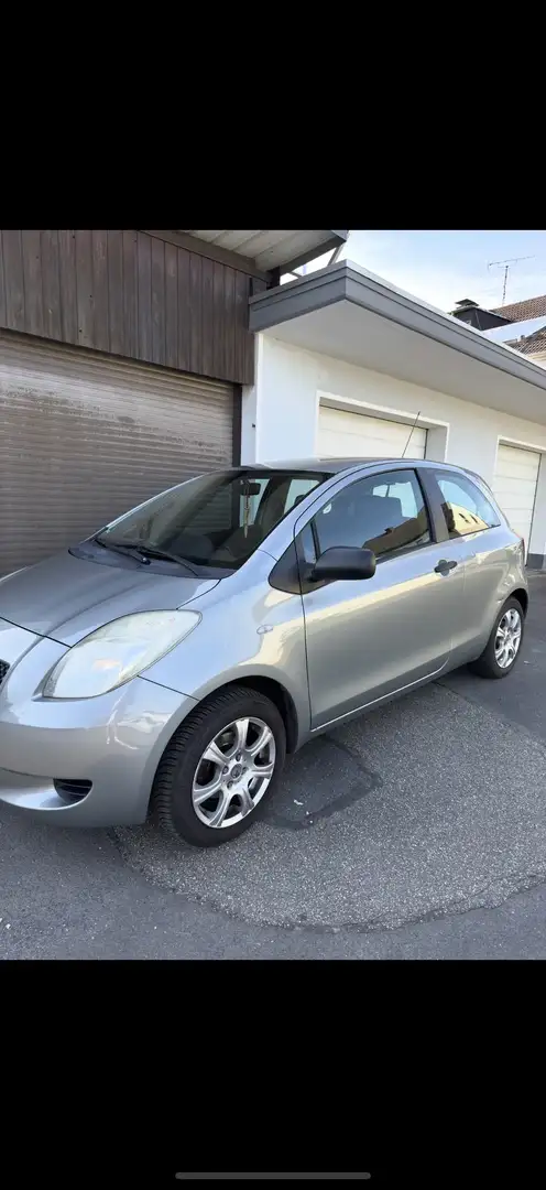Toyota Yaris Cool Grau - 2