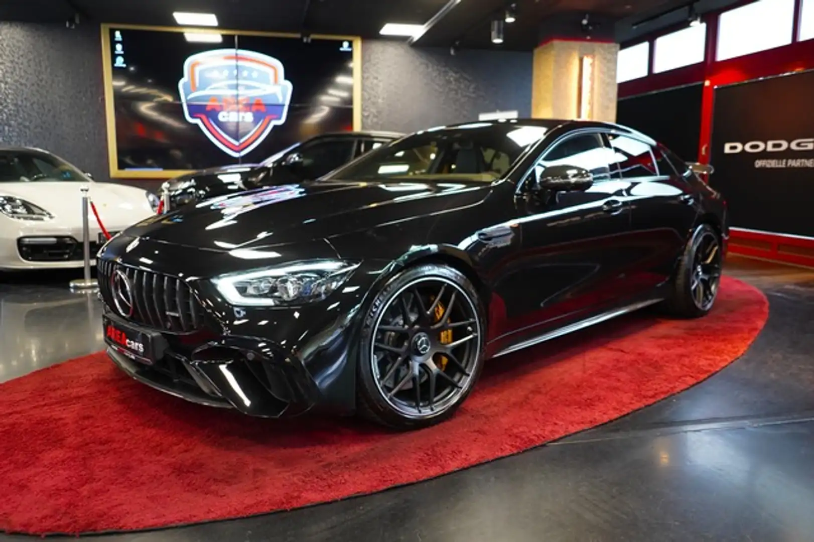 Mercedes-Benz AMG GT 63 S E PERF BUR VOLLKARBON KERAM HNTRASLNK NGHT crna - 2