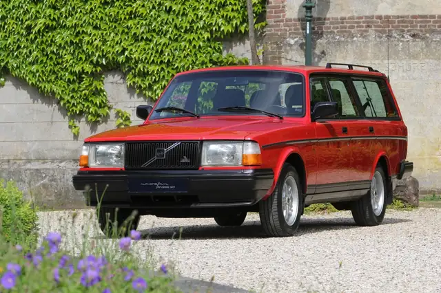 Volvo 240 2.0i Polar Original paint / 401 pictures online