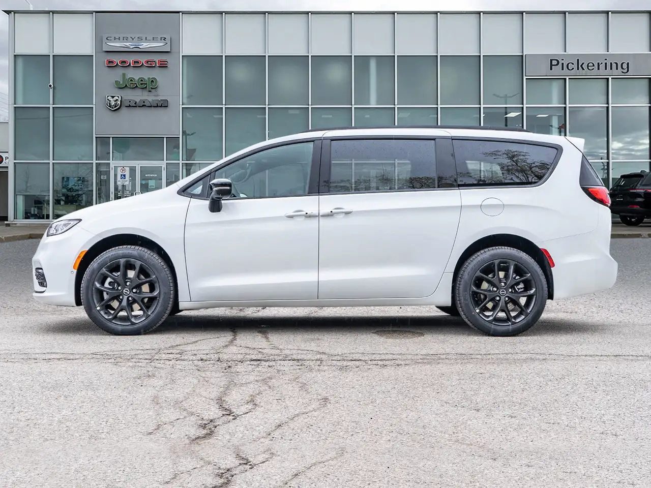 Chrysler Pacifica photo Chrysler Pacifica