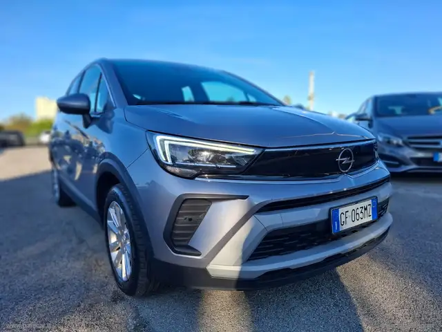 Opel Crossland X view 3