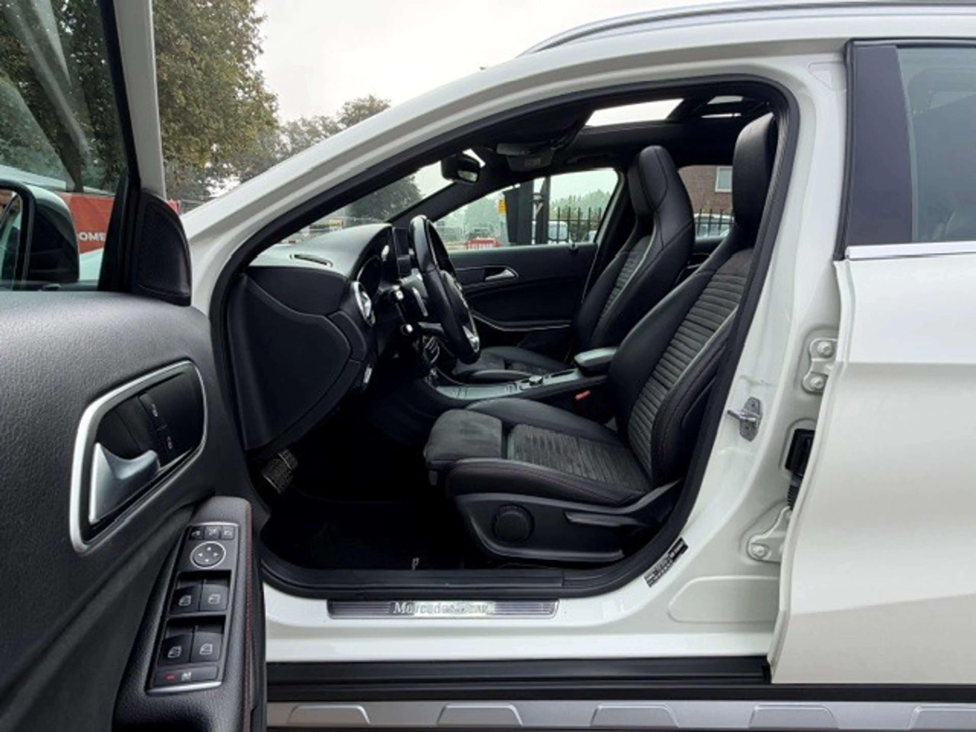 Mercedes-Benz GLA 250 AMG Pano LED Cruise Clima Topstaat!! — photo 14