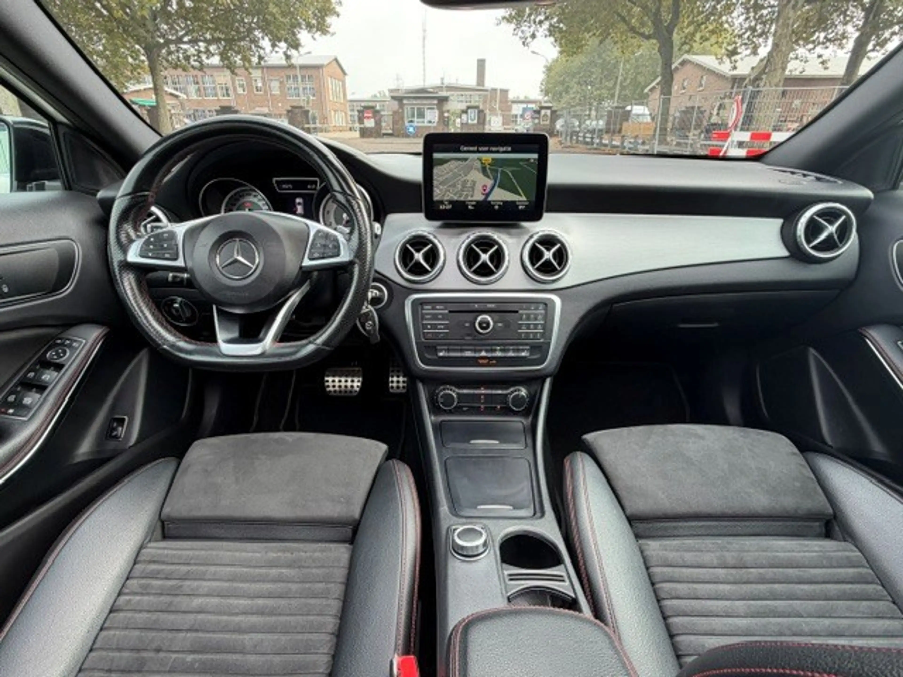Mercedes-Benz GLA 250 AMG Pano LED Cruise Clima Topstaat!! — photo 15
