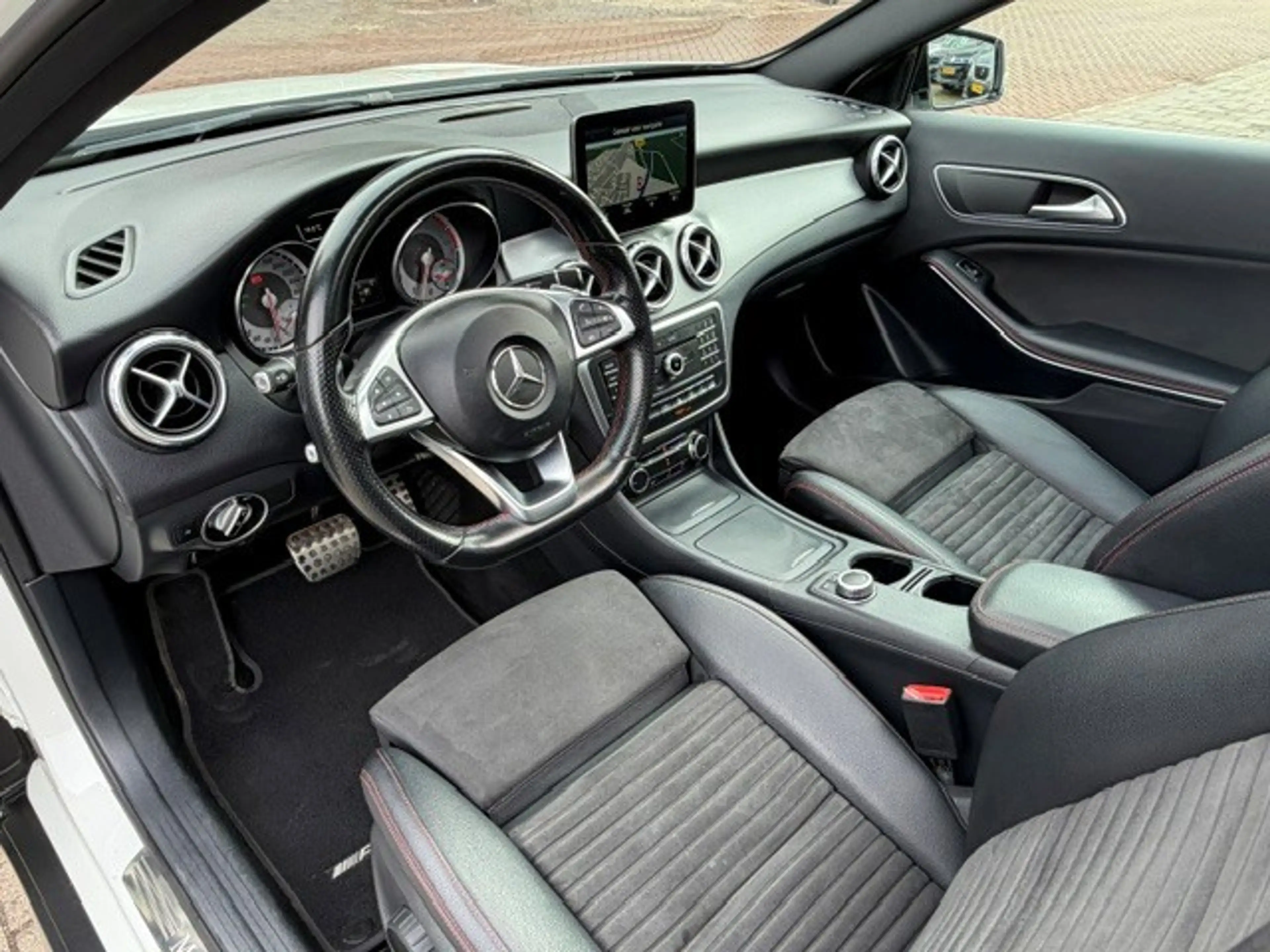 Mercedes-Benz GLA 250 AMG Pano LED Cruise Clima Topstaat!! — photo 13