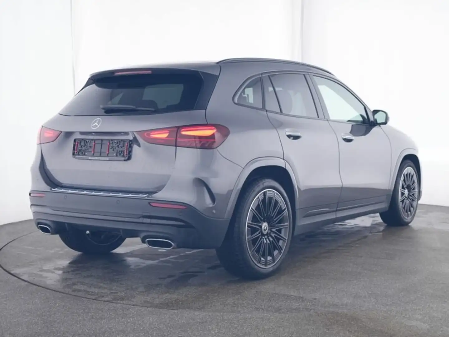 Mercedes-Benz GLA 220 GLA 220 4M AMG+NIGHT+AHK+PANO+BURM+HUD+360°+KEYL Grijs - 2