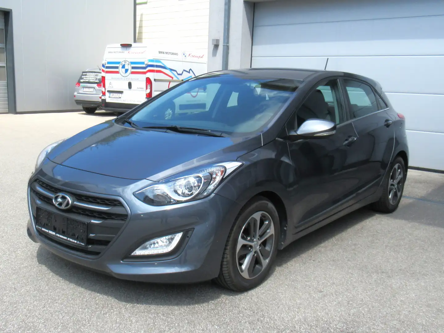 Hyundai i30 1,6CRDi DCT Comfort, Navi RFCamera Lenkradheizung Grau - 1