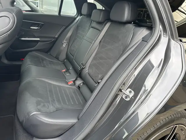 Mercedes-Benz 300 view 10