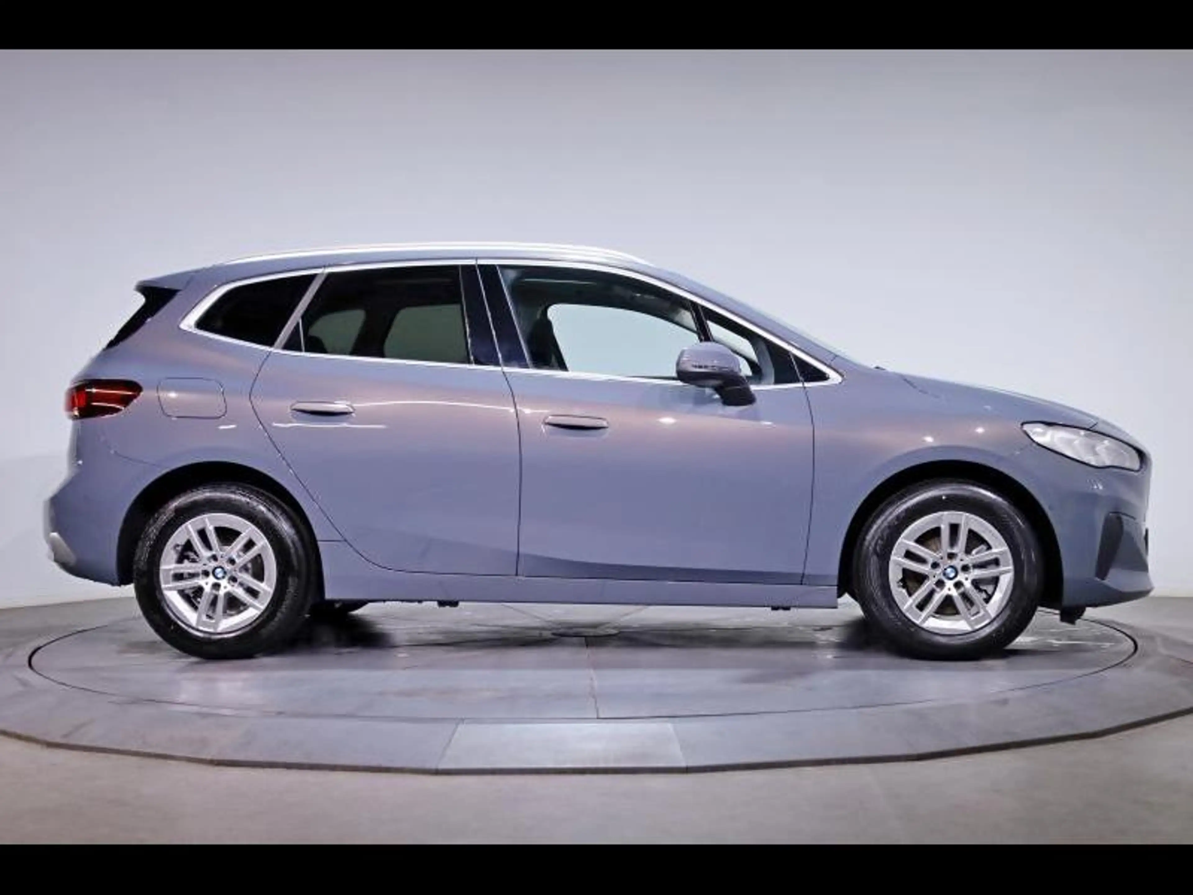 BMW 218 i Active Tourer — photo 3