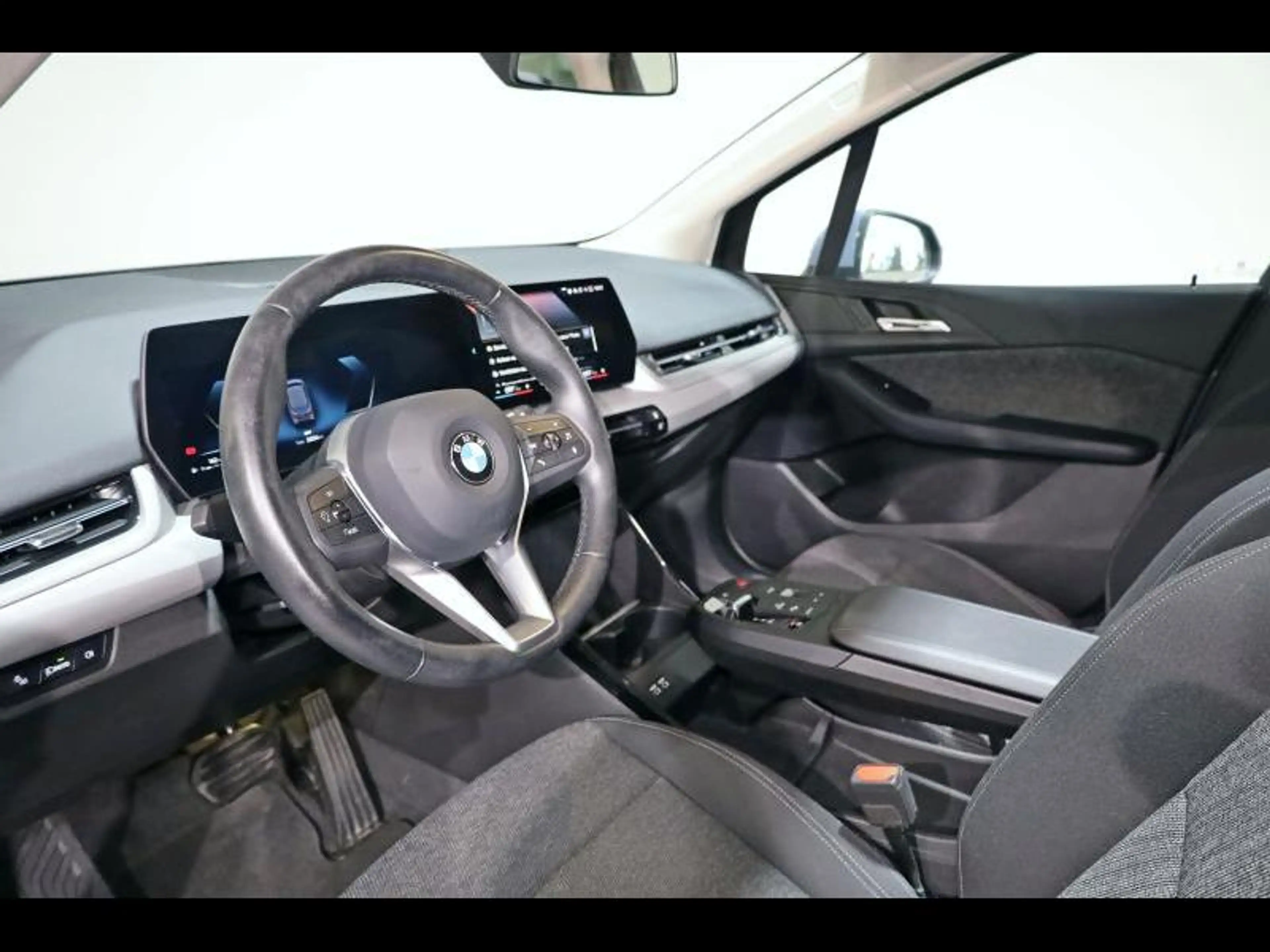 BMW 218 i Active Tourer — photo 6
