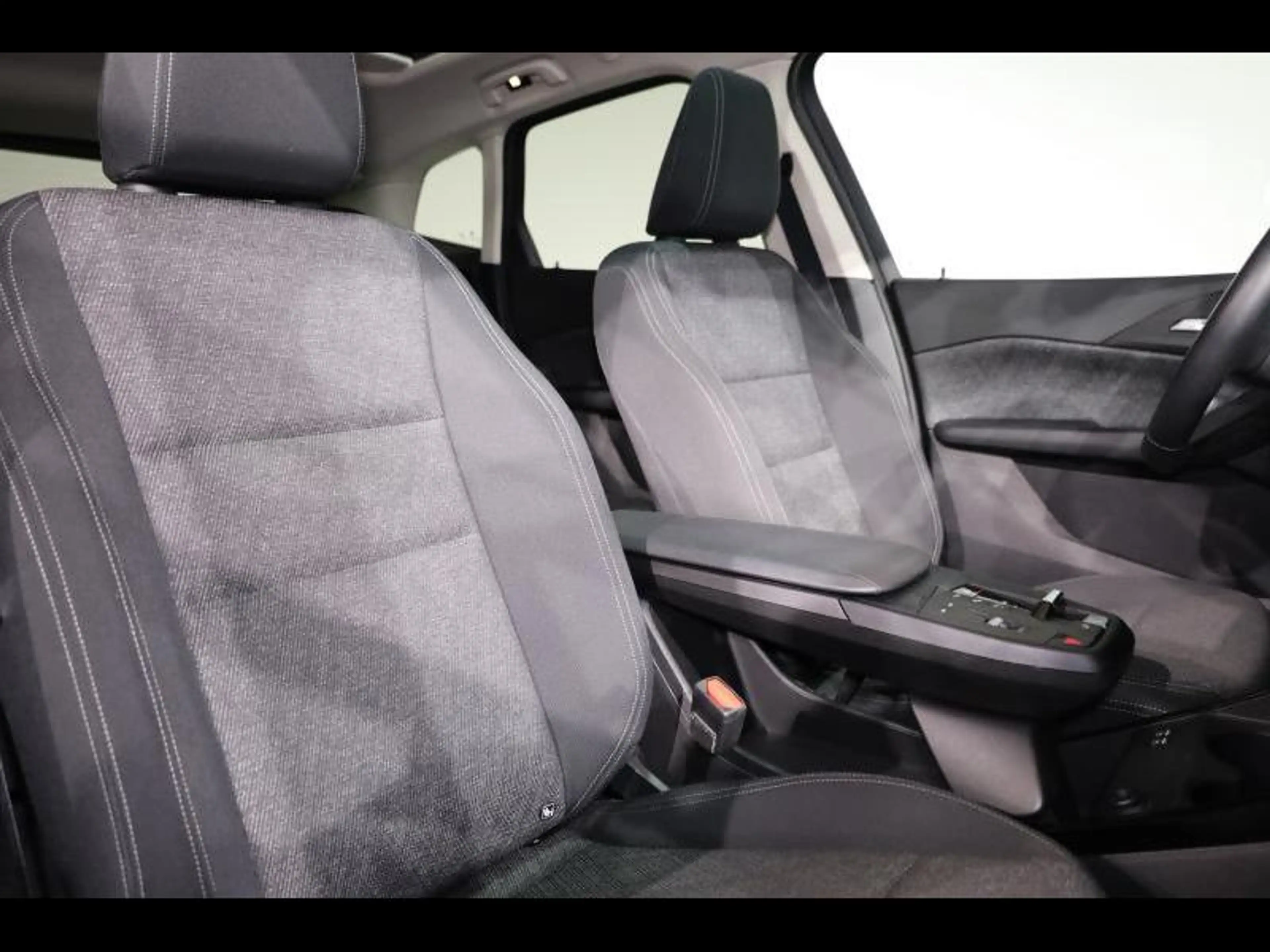 BMW 218 i Active Tourer — photo 11
