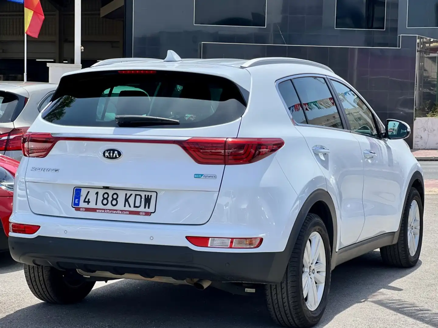 Kia Sportage 1.7CRDi VGT Eco-D. Drive DCT 4x2 141 Weiß - 2