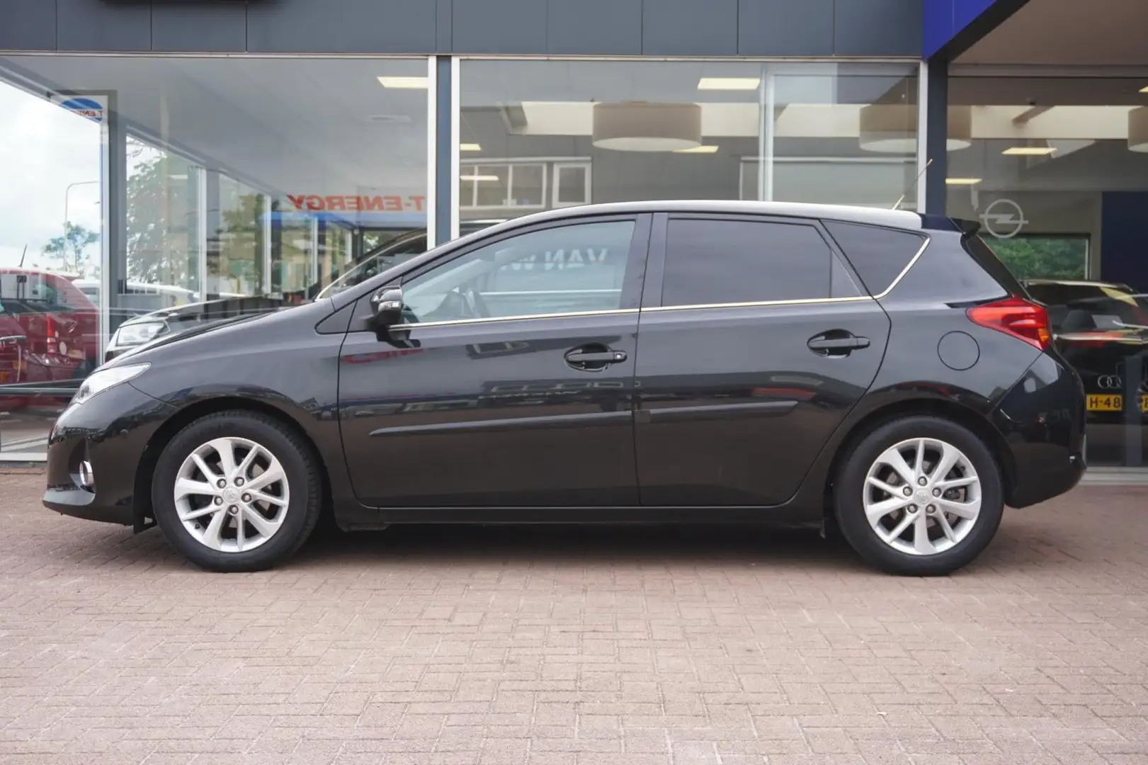 Toyota Auris 1.6 Aspiration | 5deurs | Airco | Elek. Pakket | V Zwart - 2