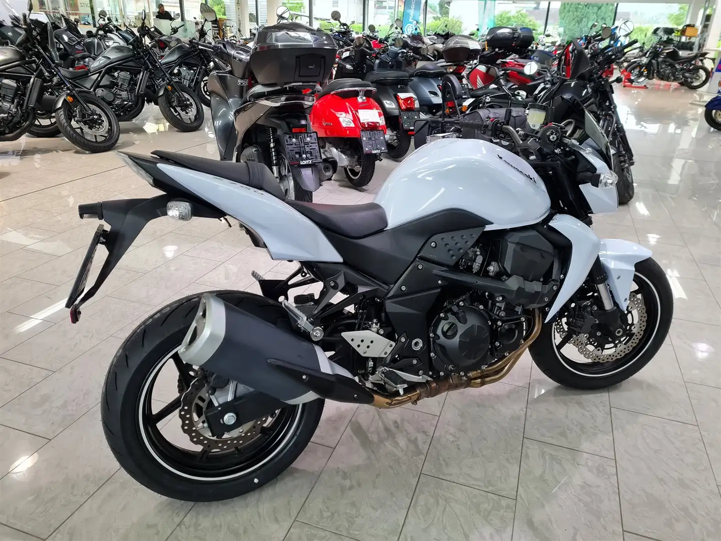 Kawasaki Z 750 Blanc - 2