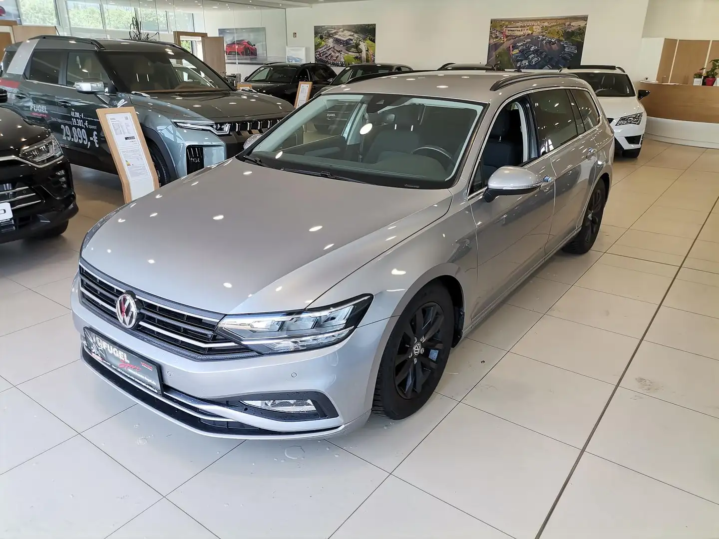 Volkswagen Passat Variant 2.0 TDI Business NAV|LED|ACC|AHK Silber - 2