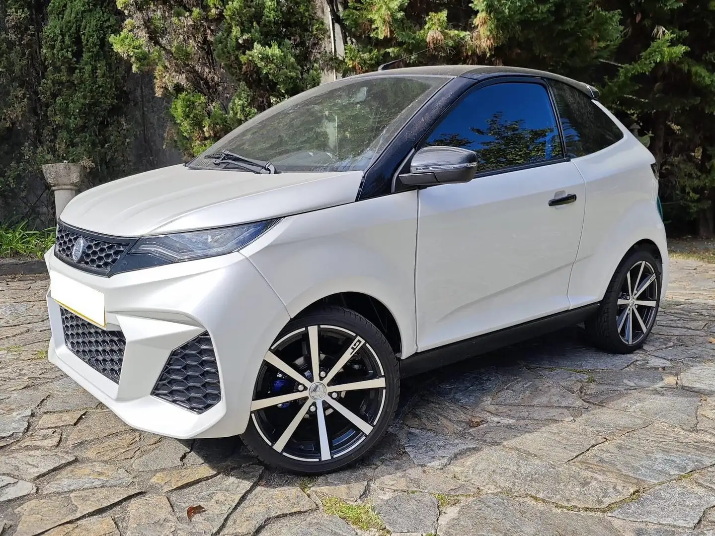 Aixam GTI AIXAM eCOUPE GTI 100% eléctrico. Blanco - 2