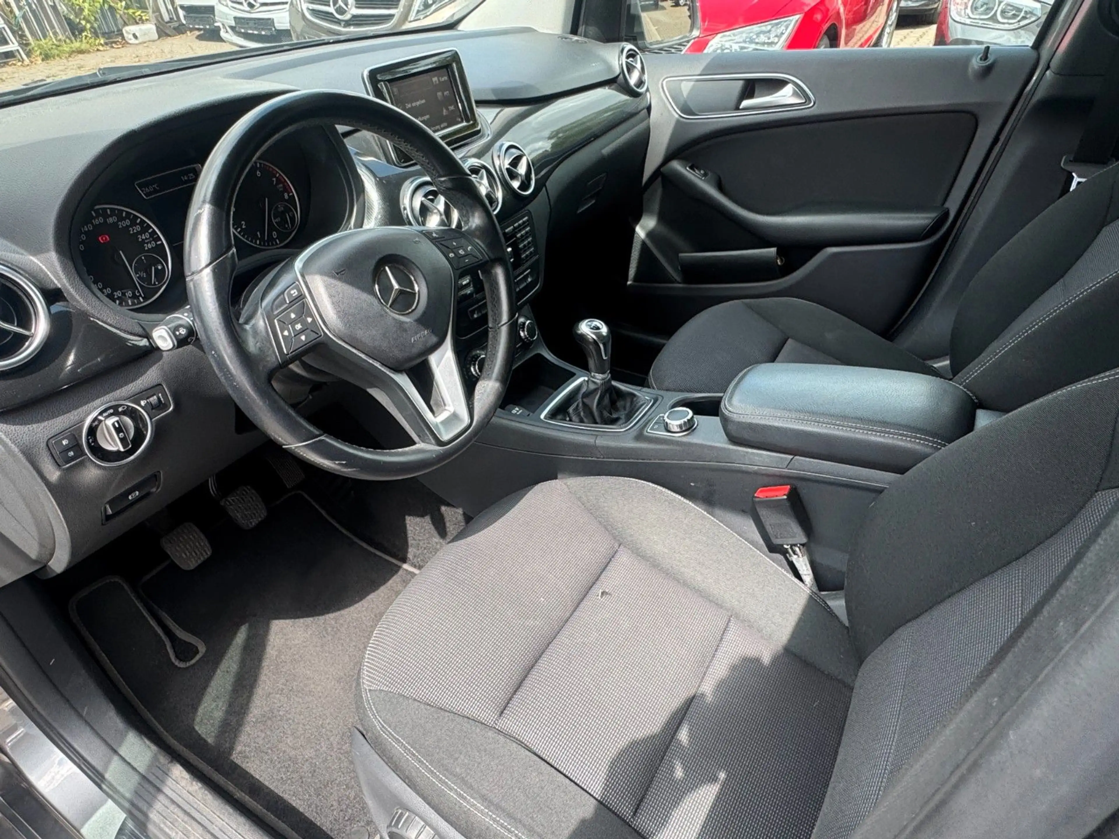 Mercedes-Benz B 180 *Navi*Sitzhzg*AHK* — photo 11