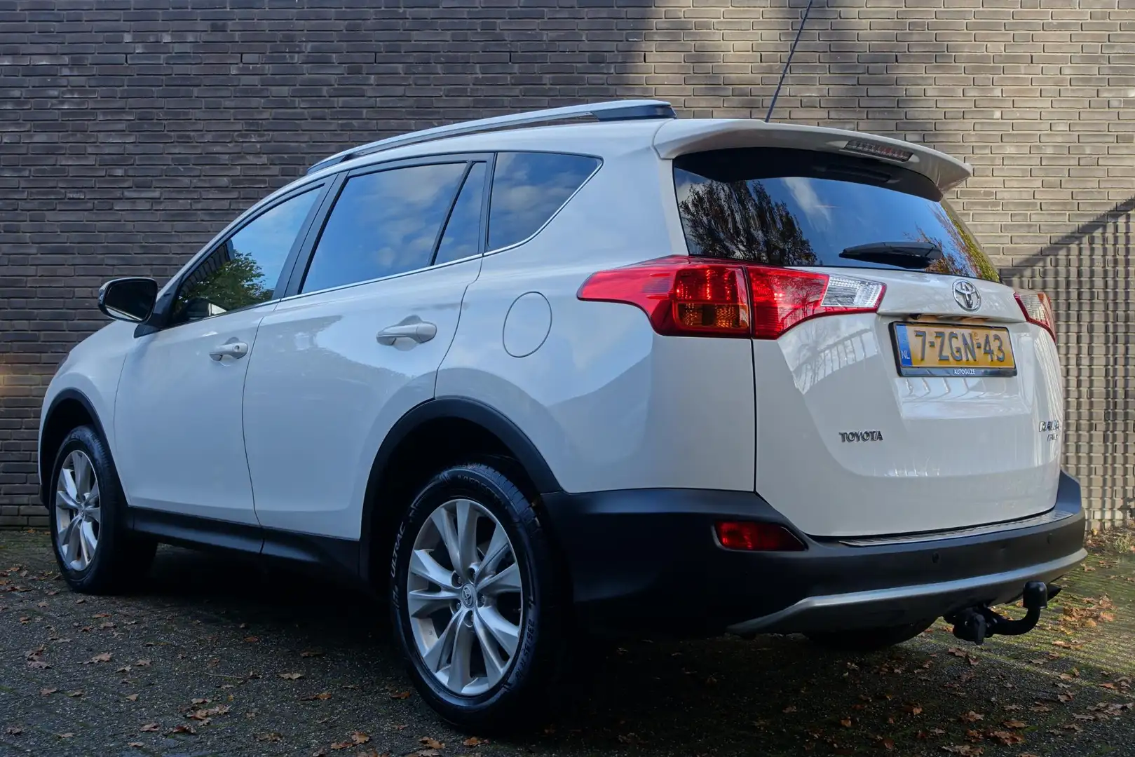 Toyota RAV 4 2.0 Executive Business 4WD Automaat l Leder l JBL Wit - 2