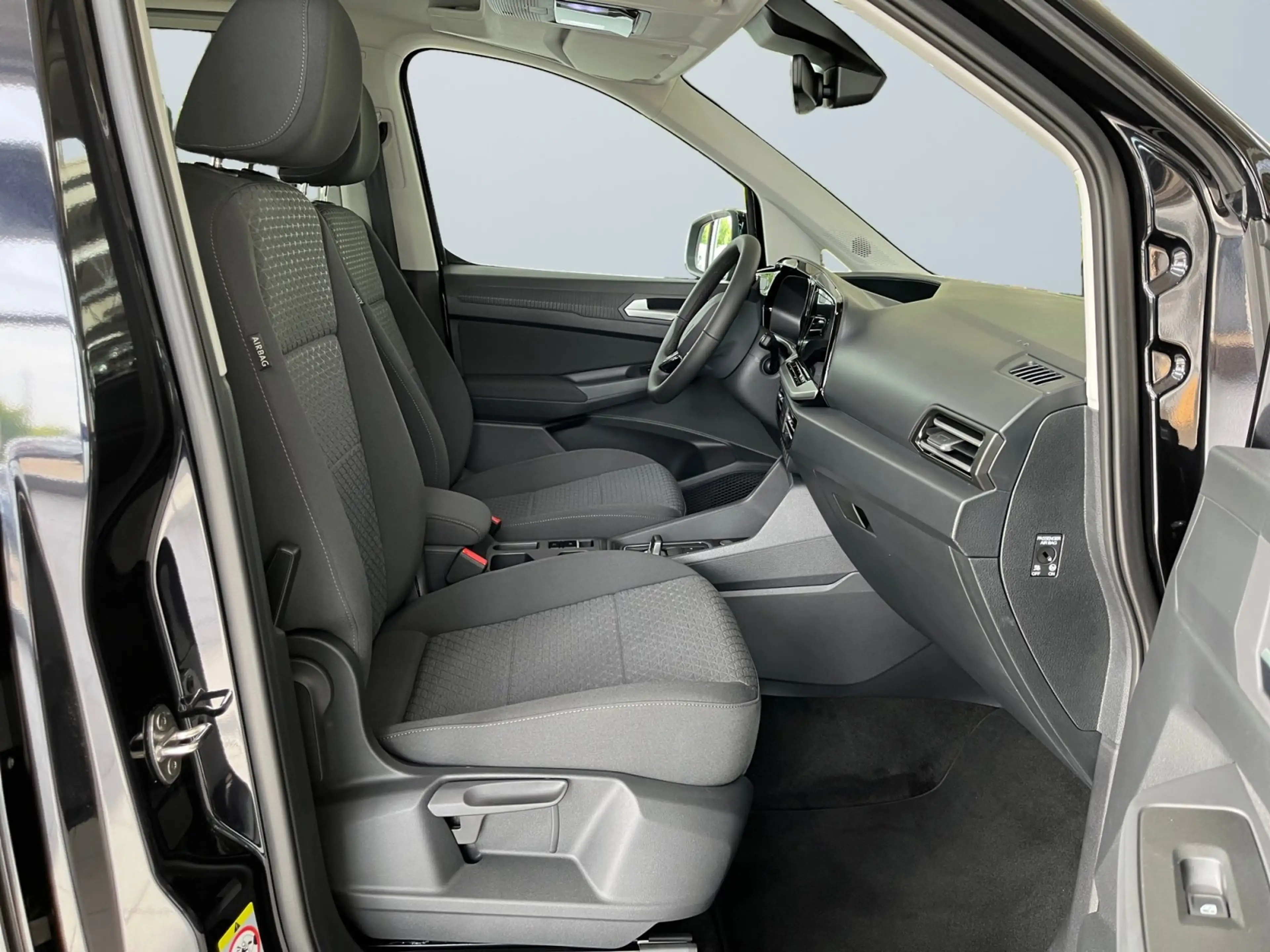 Ford Tourneo Connect Titanium 2.0 EcoBlue DSG TWA+PDC — photo 10