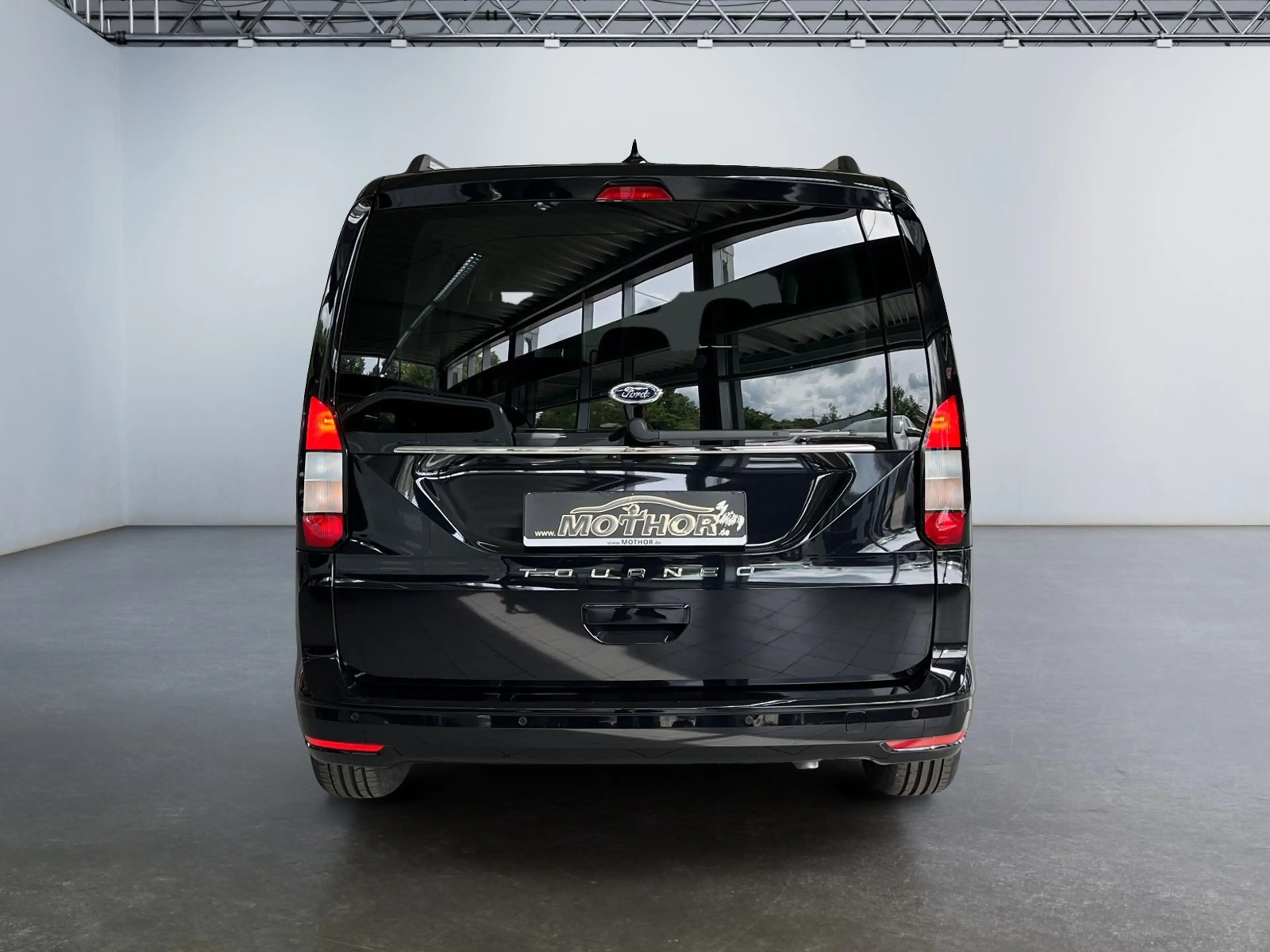 Ford Tourneo Connect Titanium 2.0 EcoBlue DSG TWA+PDC — photo 5