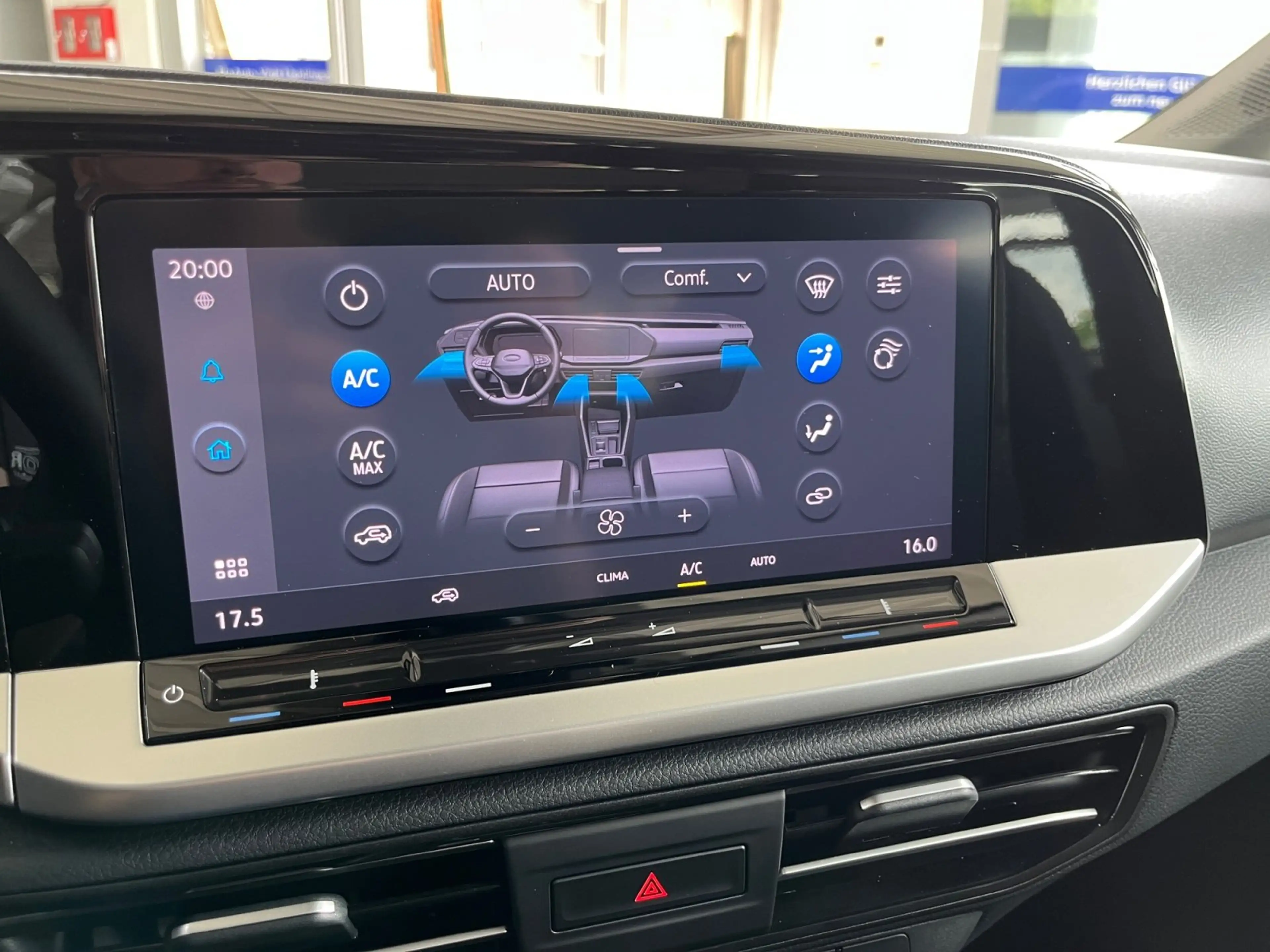 Ford Tourneo Connect Titanium 2.0 EcoBlue DSG TWA+PDC — photo 17