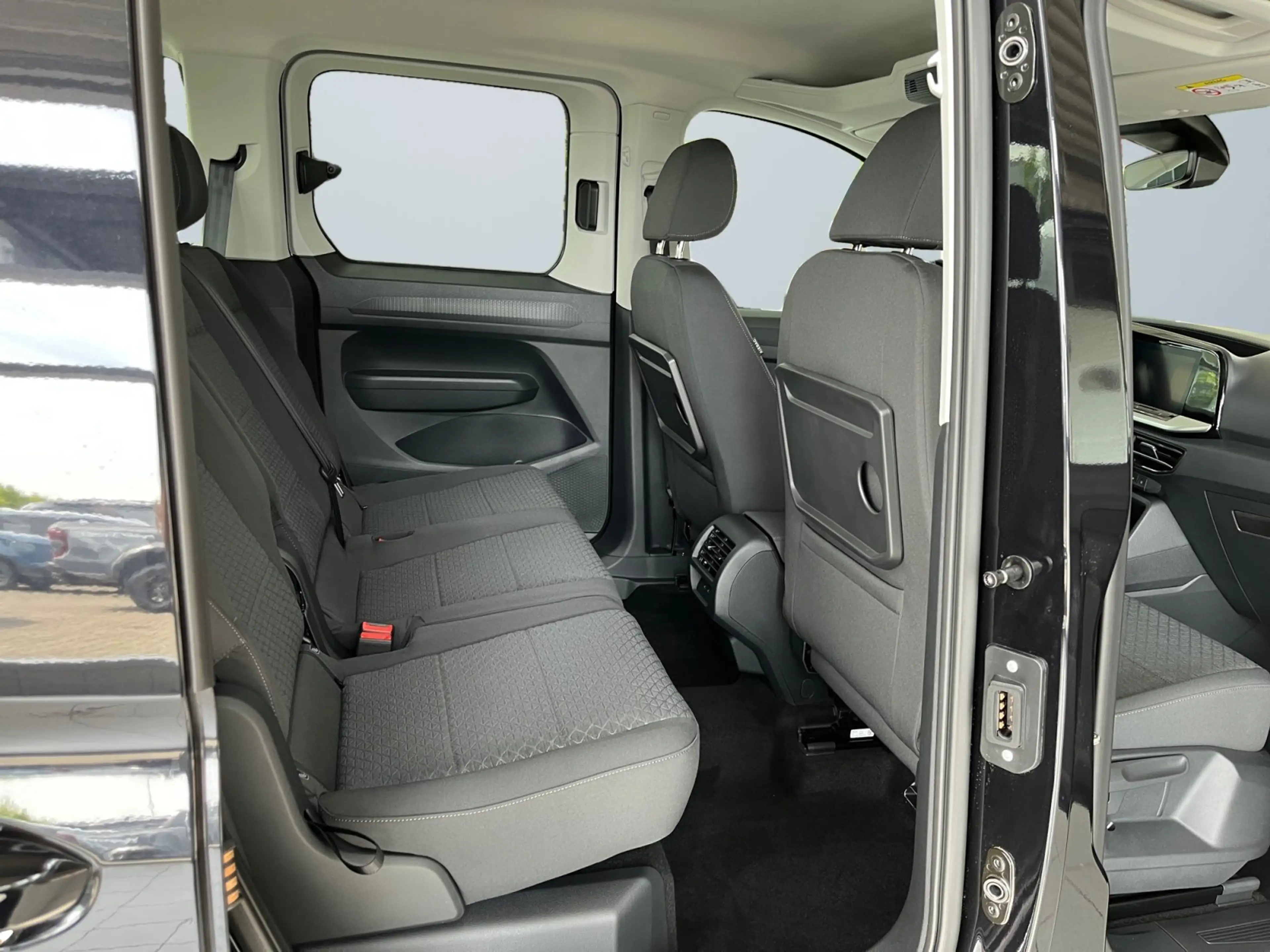 Ford Tourneo Connect Titanium 2.0 EcoBlue DSG TWA+PDC — photo 11