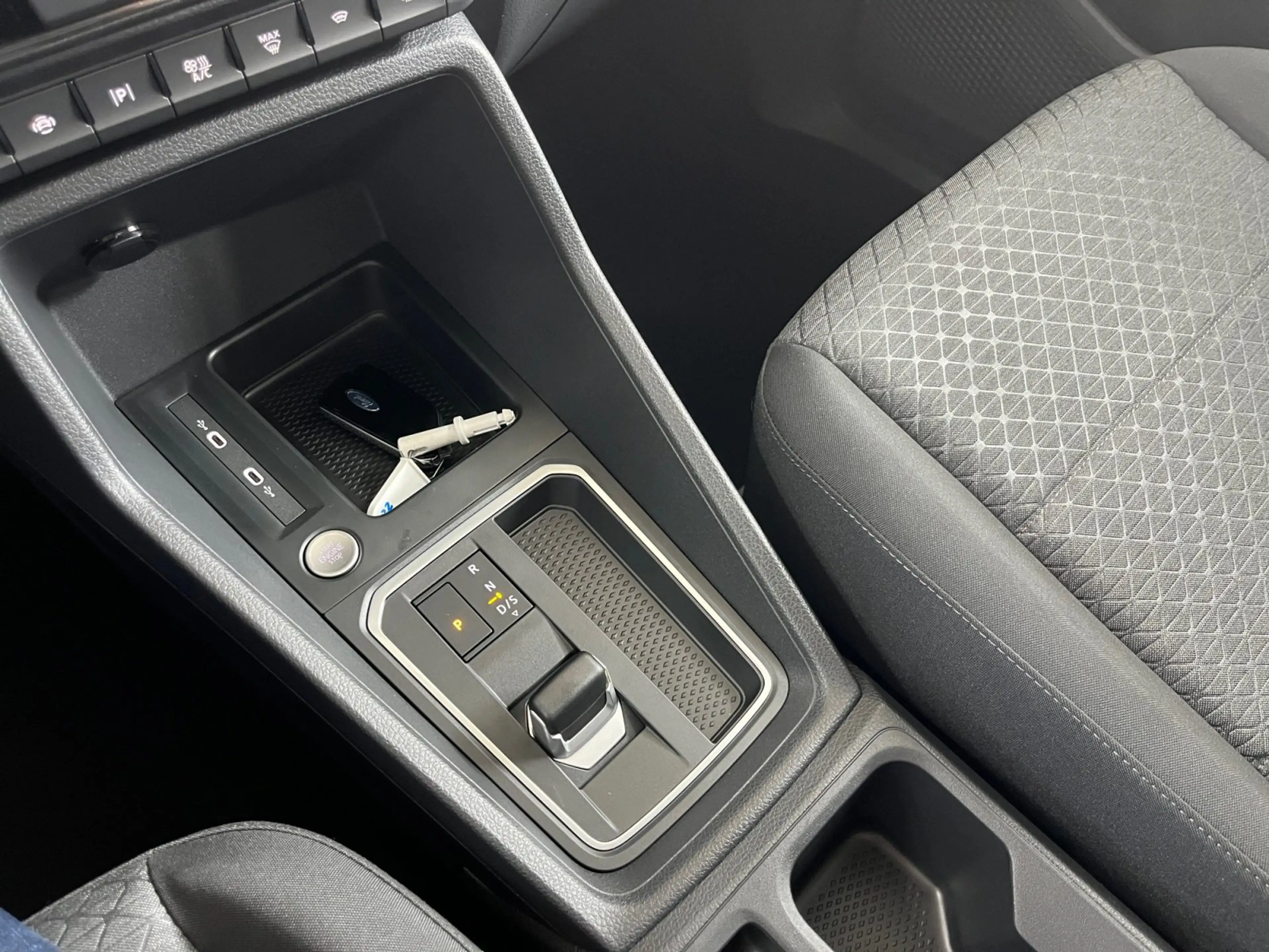 Ford Tourneo Connect Titanium 2.0 EcoBlue DSG TWA+PDC — photo 9