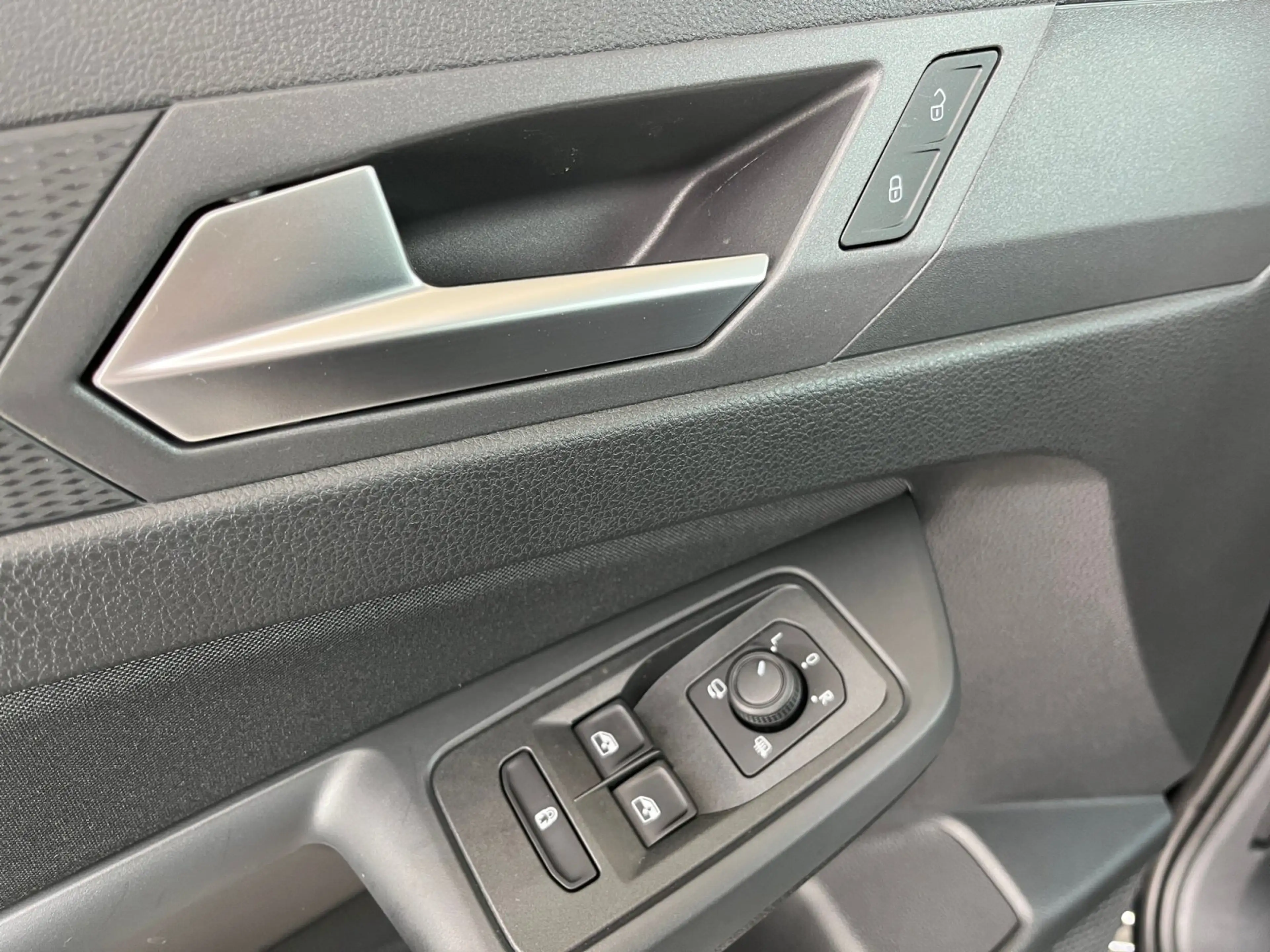 Ford Tourneo Connect Titanium 2.0 EcoBlue DSG TWA+PDC — photo 16