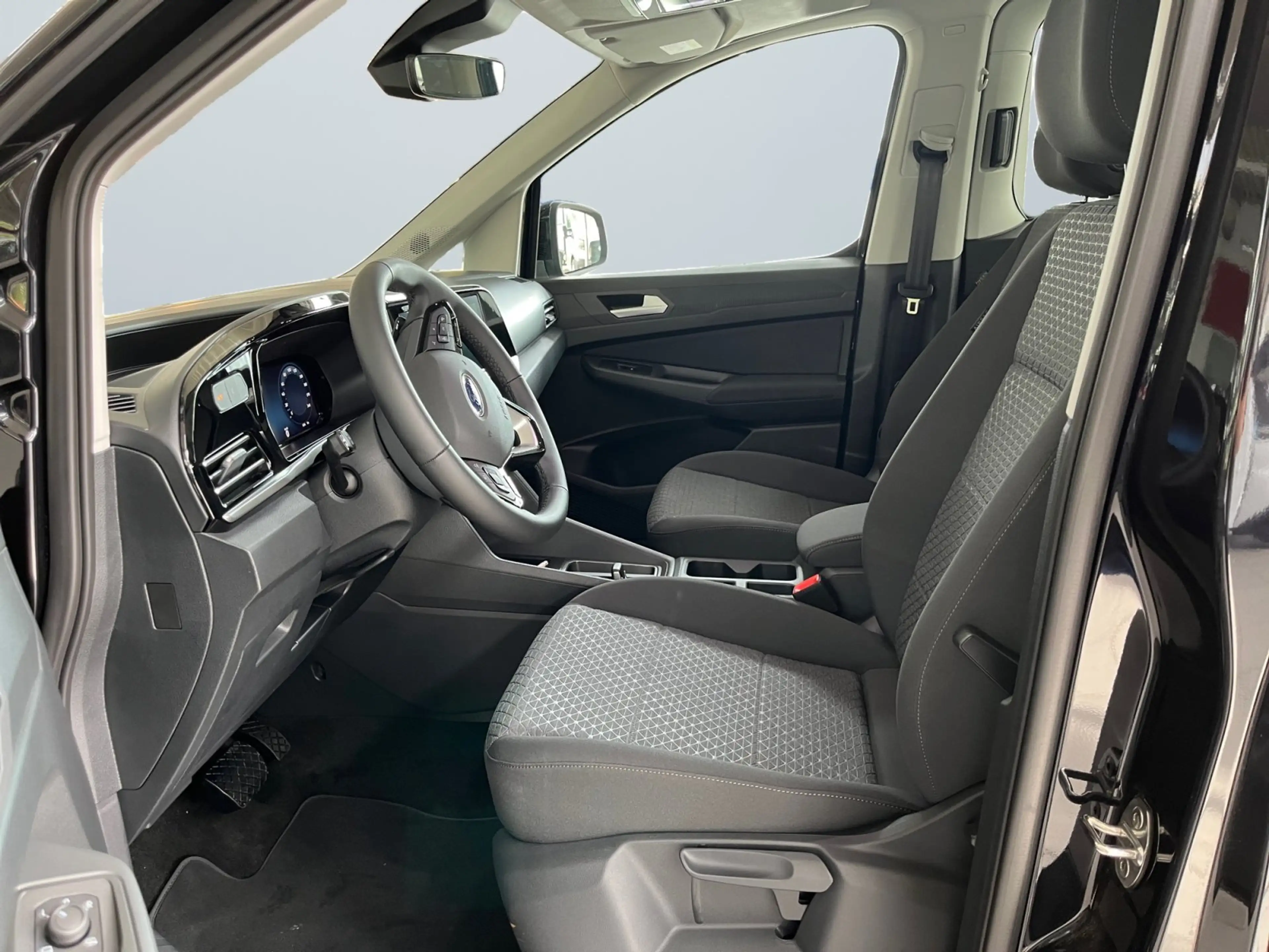 Ford Tourneo Connect Titanium 2.0 EcoBlue DSG TWA+PDC — photo 7