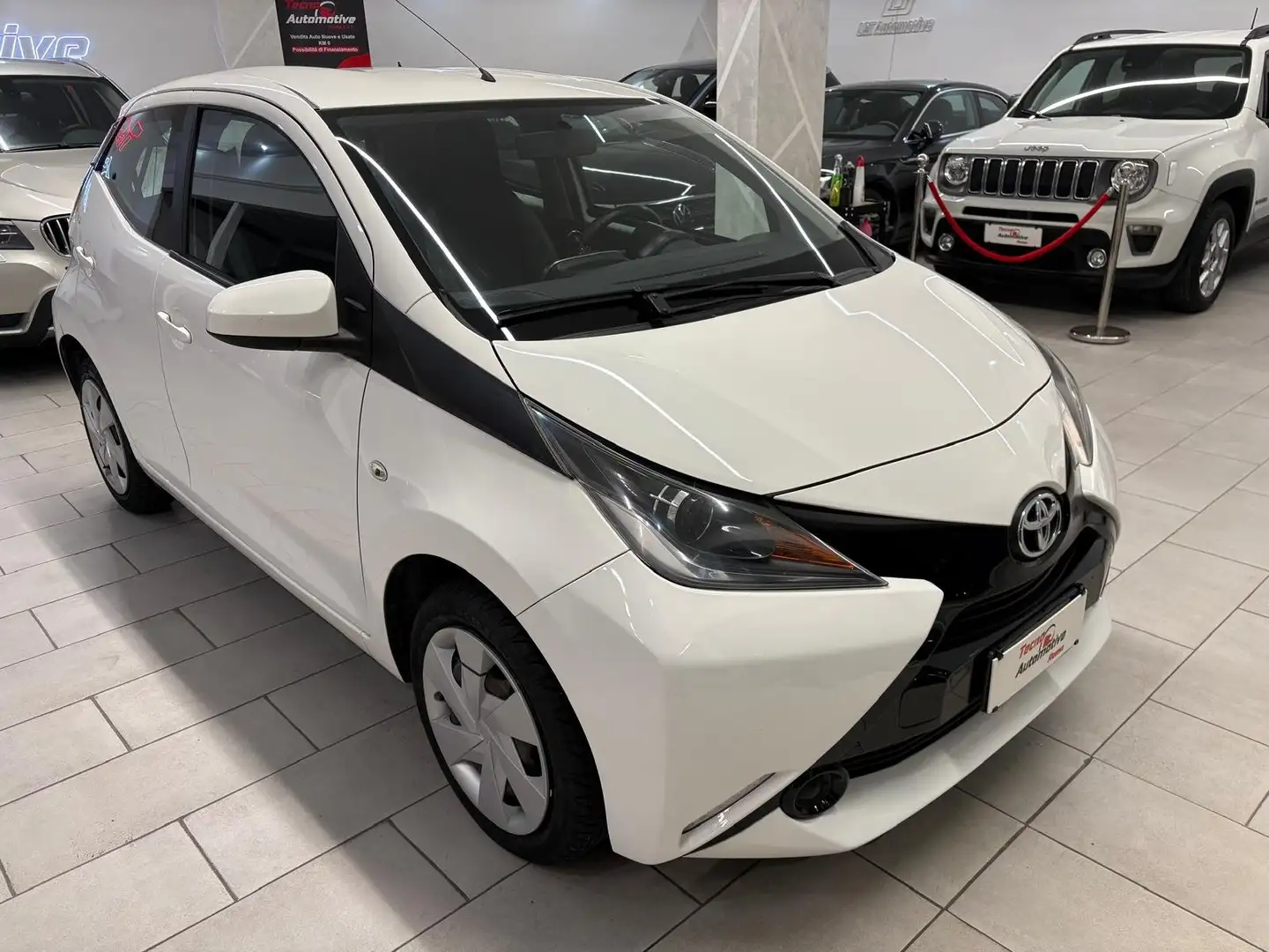 Toyota Aygo 5p 1.0 x-play my15 Weiß - 1