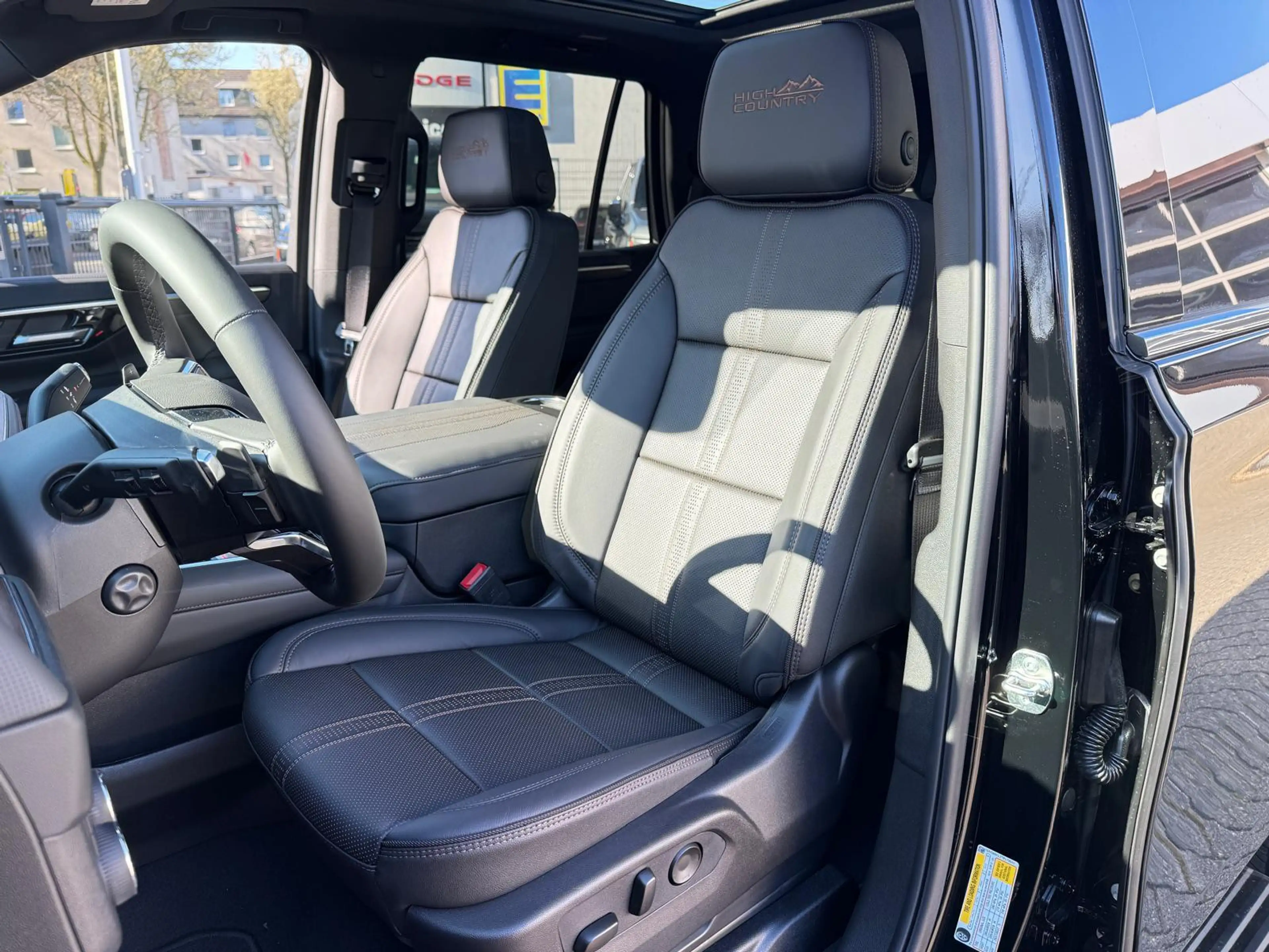 Chevrolet Tahoe 6.2 V8 High Country 24" + LPG — photo 15