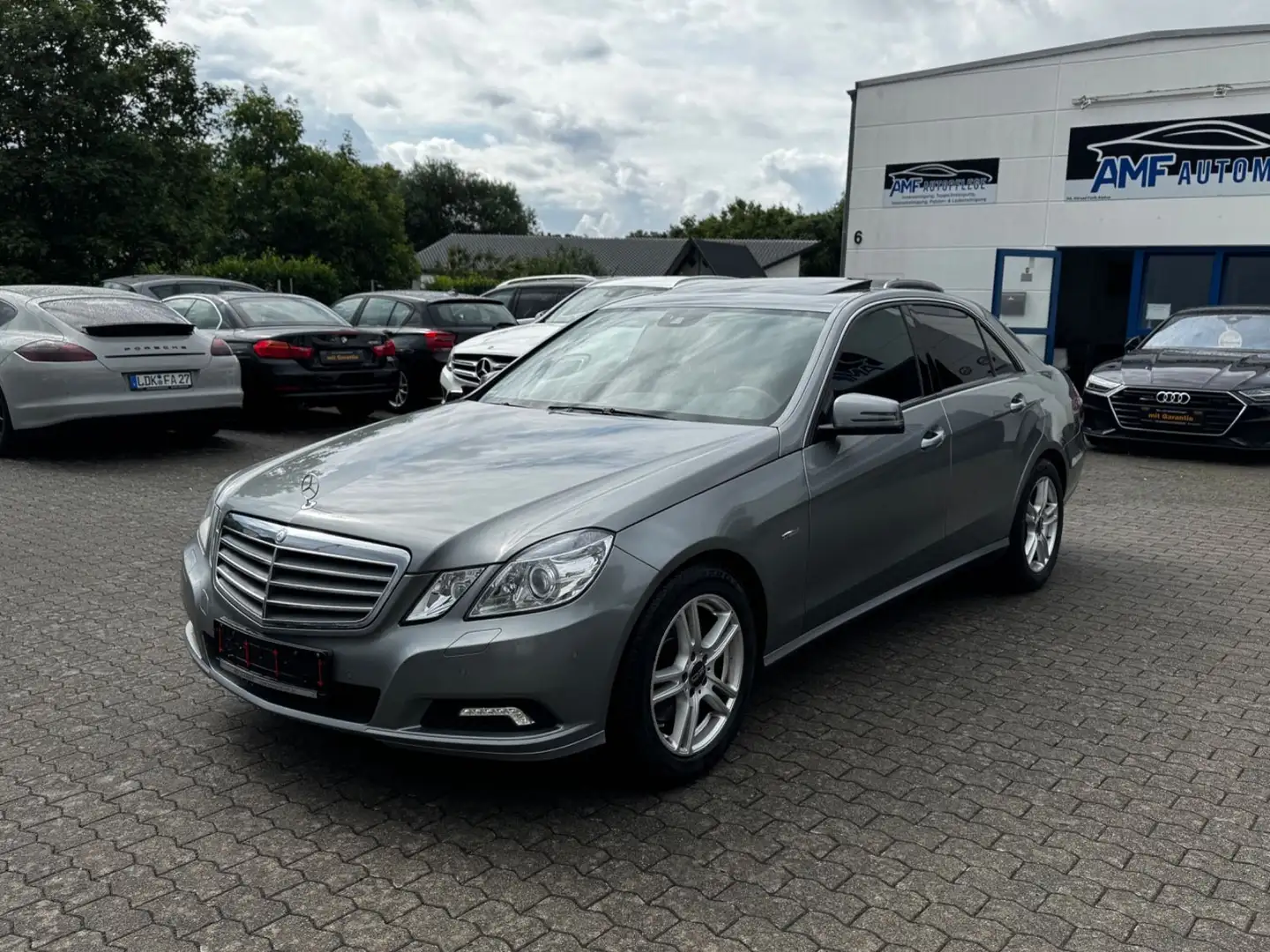 Mercedes-Benz E 350 E -Klasse Lim. E 350 CDI BlueEfficiency Zilver - 1