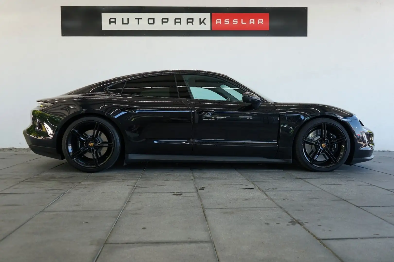 Porsche Taycan 4 S/Clubleder/PANO/P-DISPLAY/93KW/MEGA!! Zwart - 2