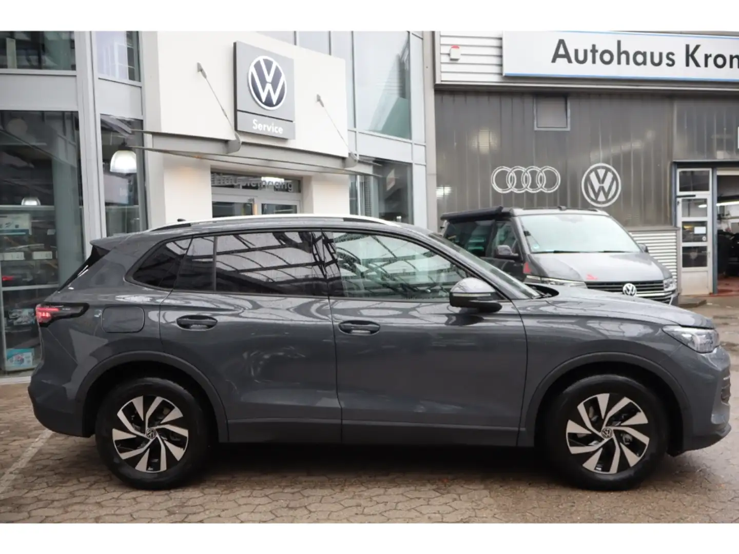 Volkswagen Tiguan 1.5 eTSI Life AHK Winterpaket LED Plus Gris - 2